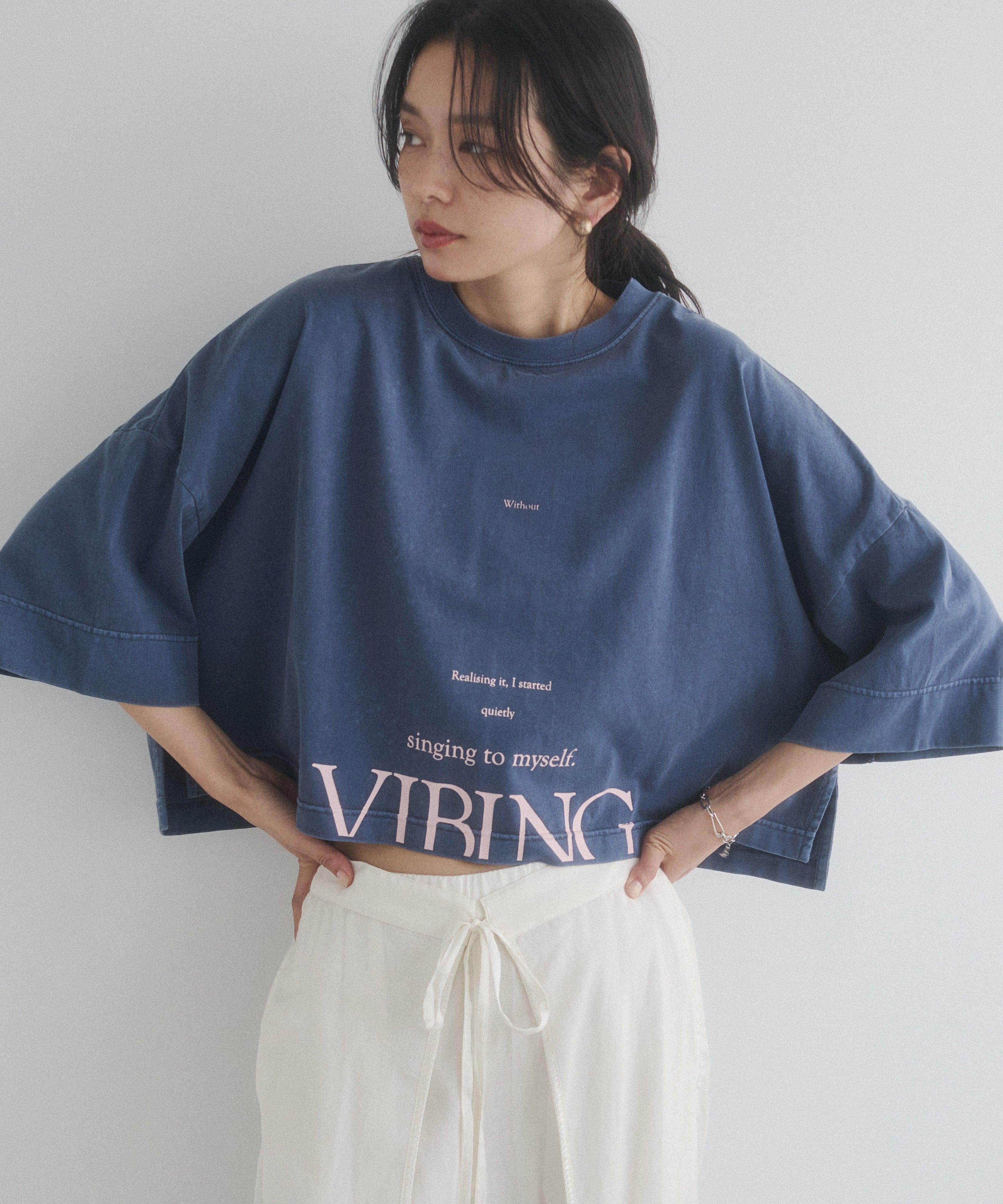 WIDE SHORT LOGO T-SHIRT