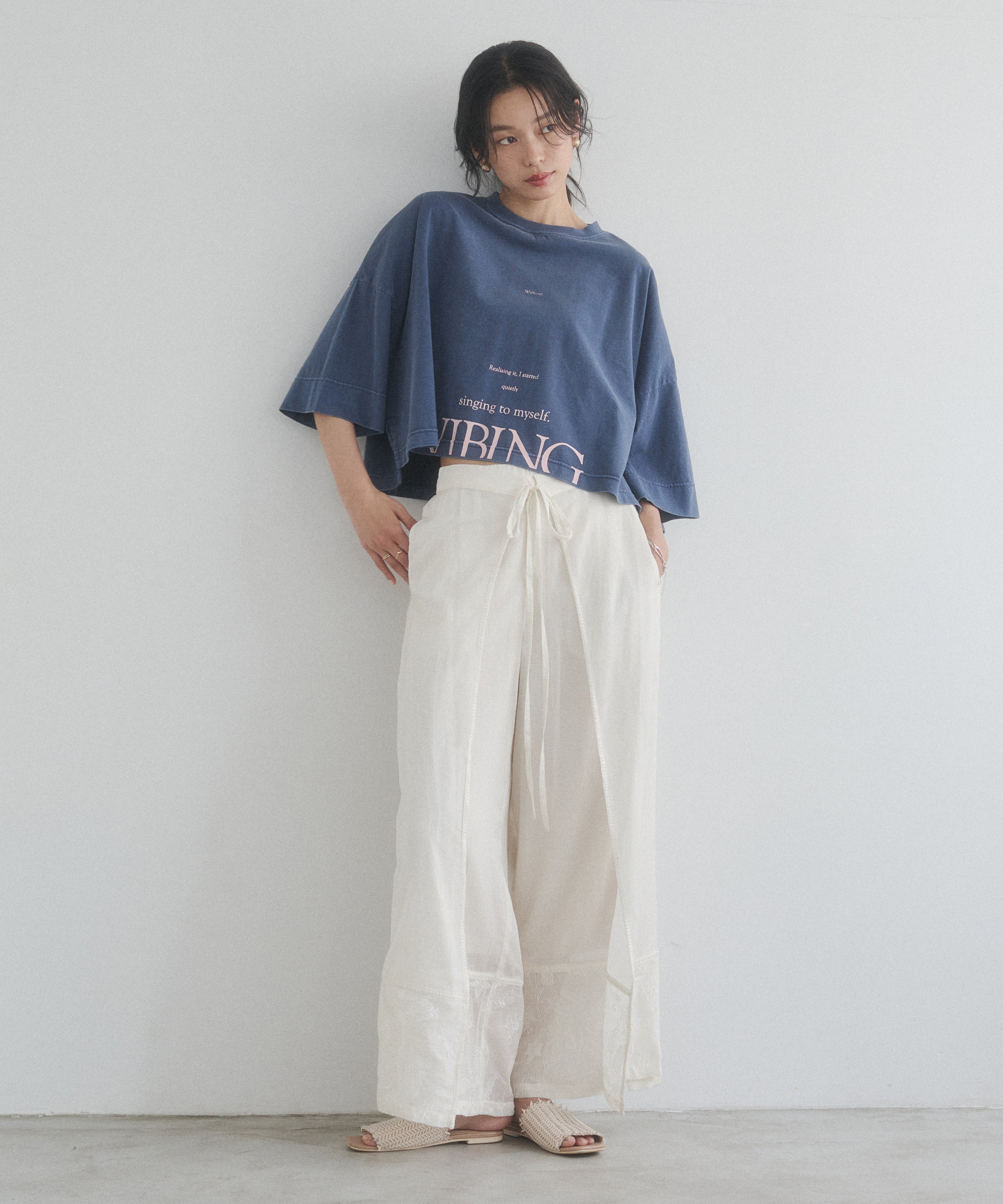 WIDE SHORT LOGO T-SHIRT