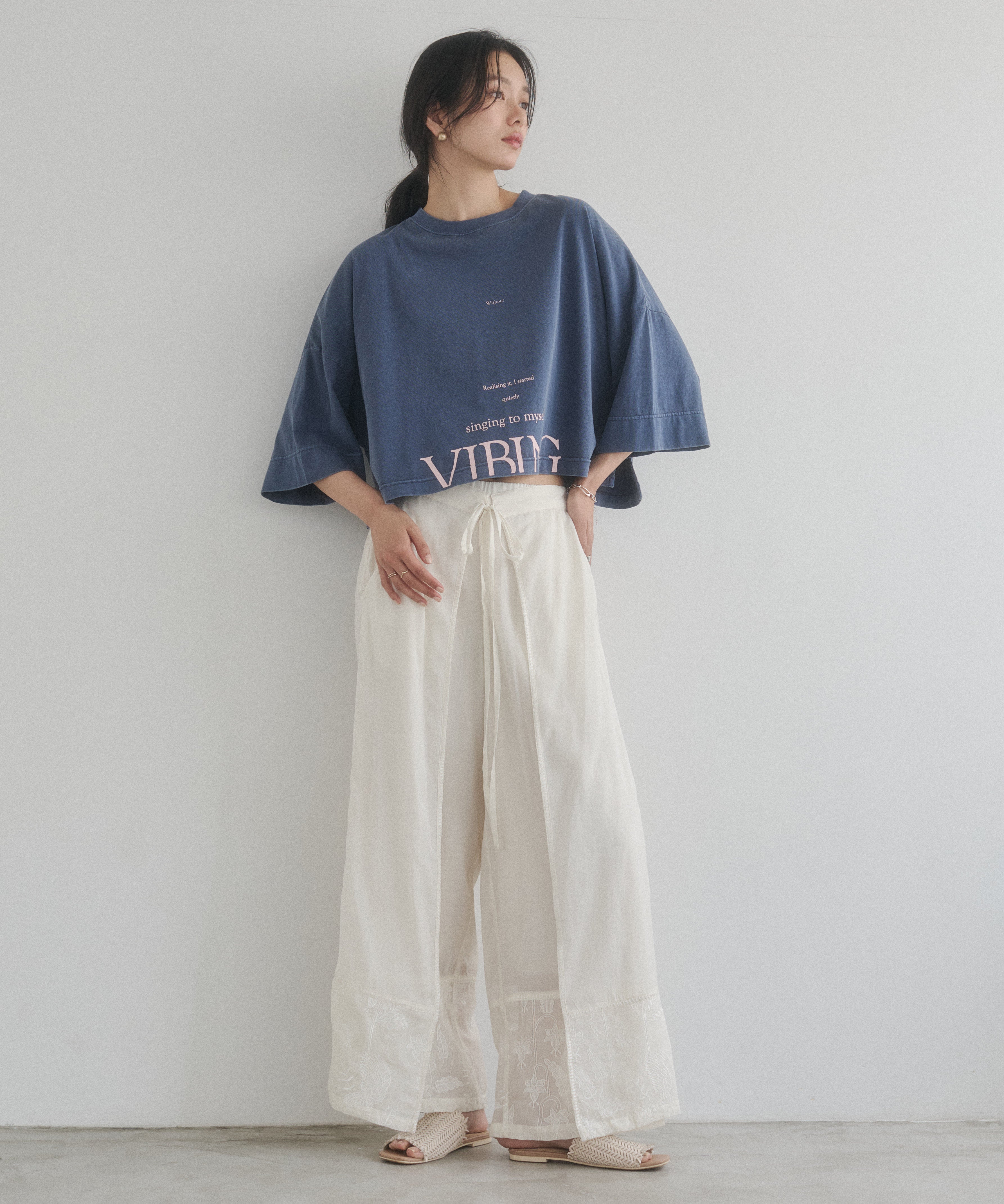 WIDE SHORT LOGO T-SHIRT