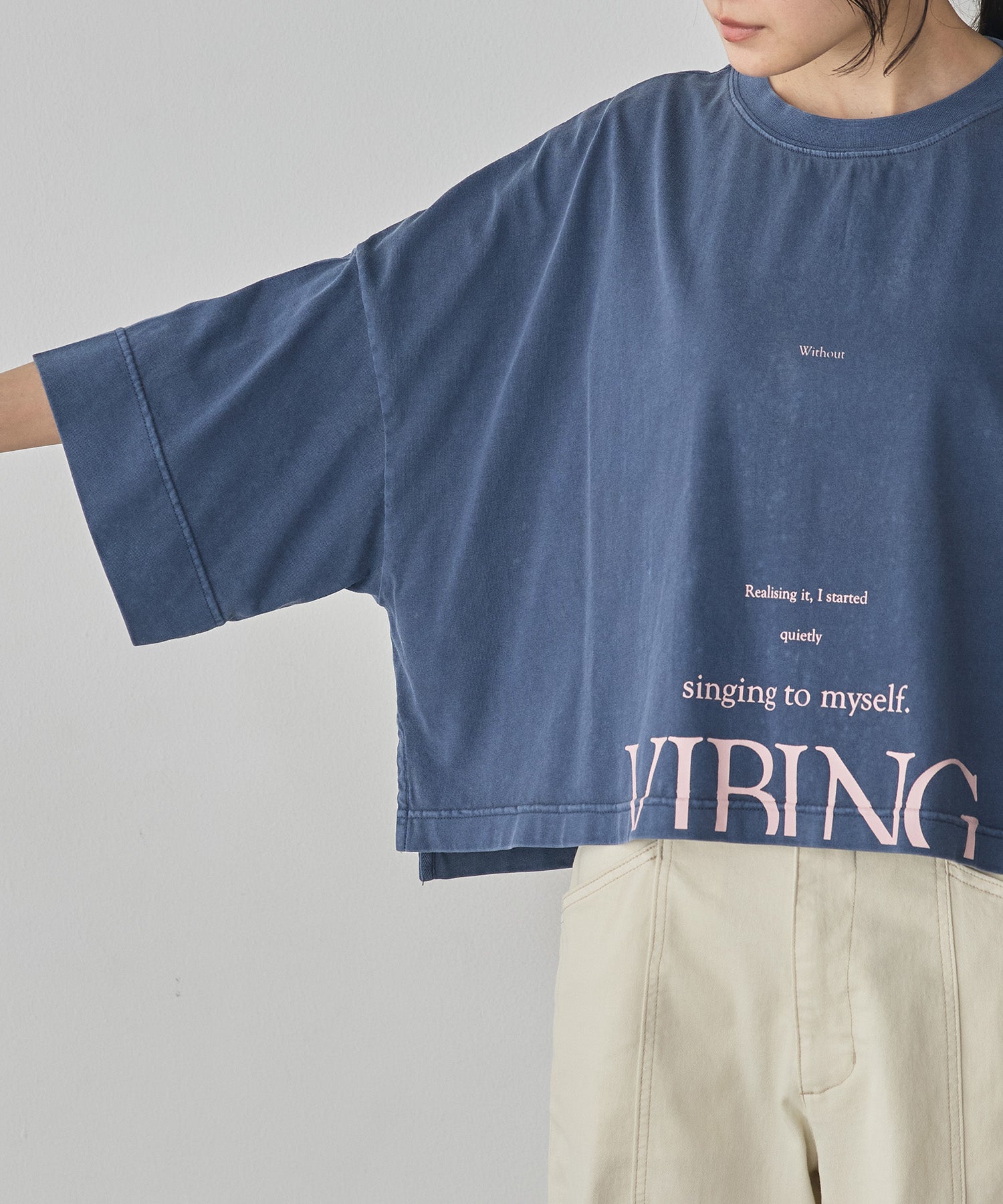 WIDE SHORT LOGO T-SHIRT
