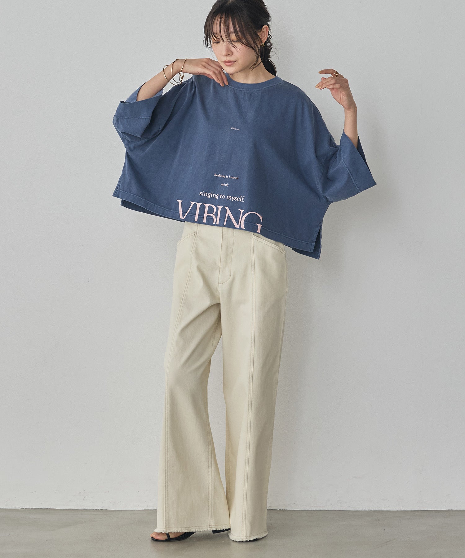 WIDE SHORT LOGO T-SHIRT