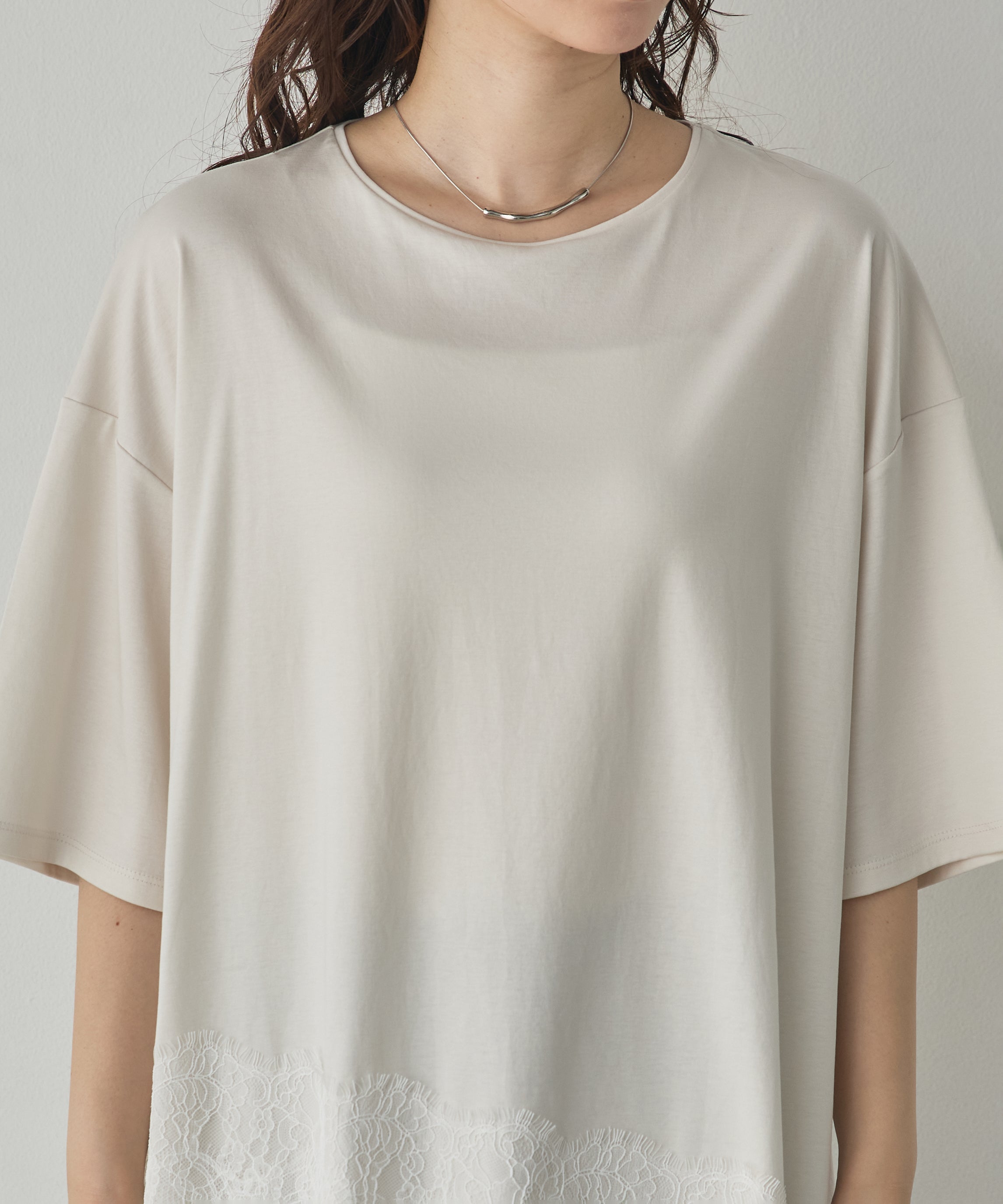 COMPACT SMOOTH ASYMMETRICAL LACE-DOCKED TOP