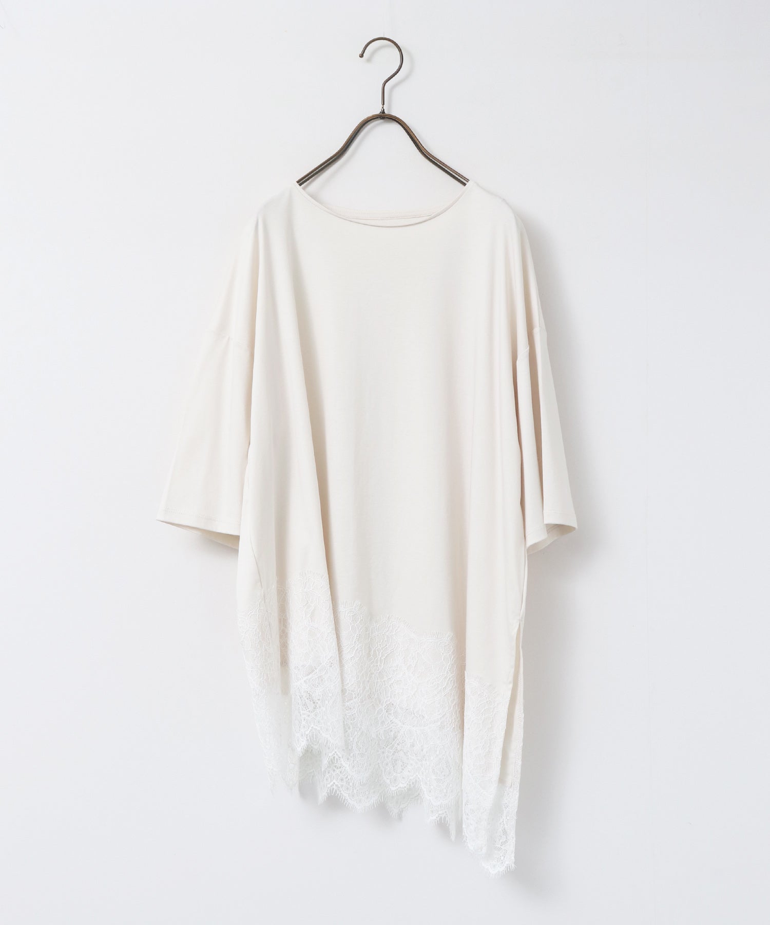 COMPACT SMOOTH ASYMMETRICAL LACE-DOCKED TOP