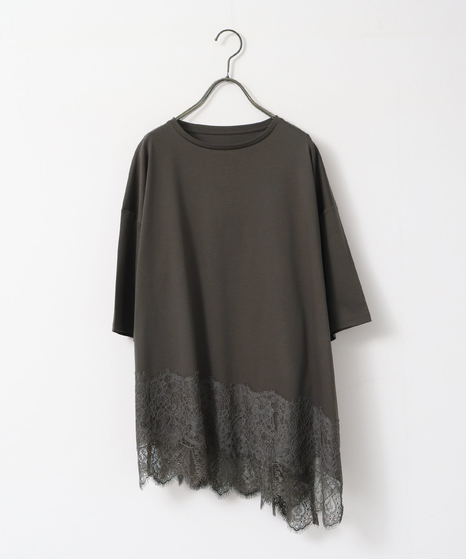 COMPACT SMOOTH ASYMMETRICAL LACE-DOCKED TOP
