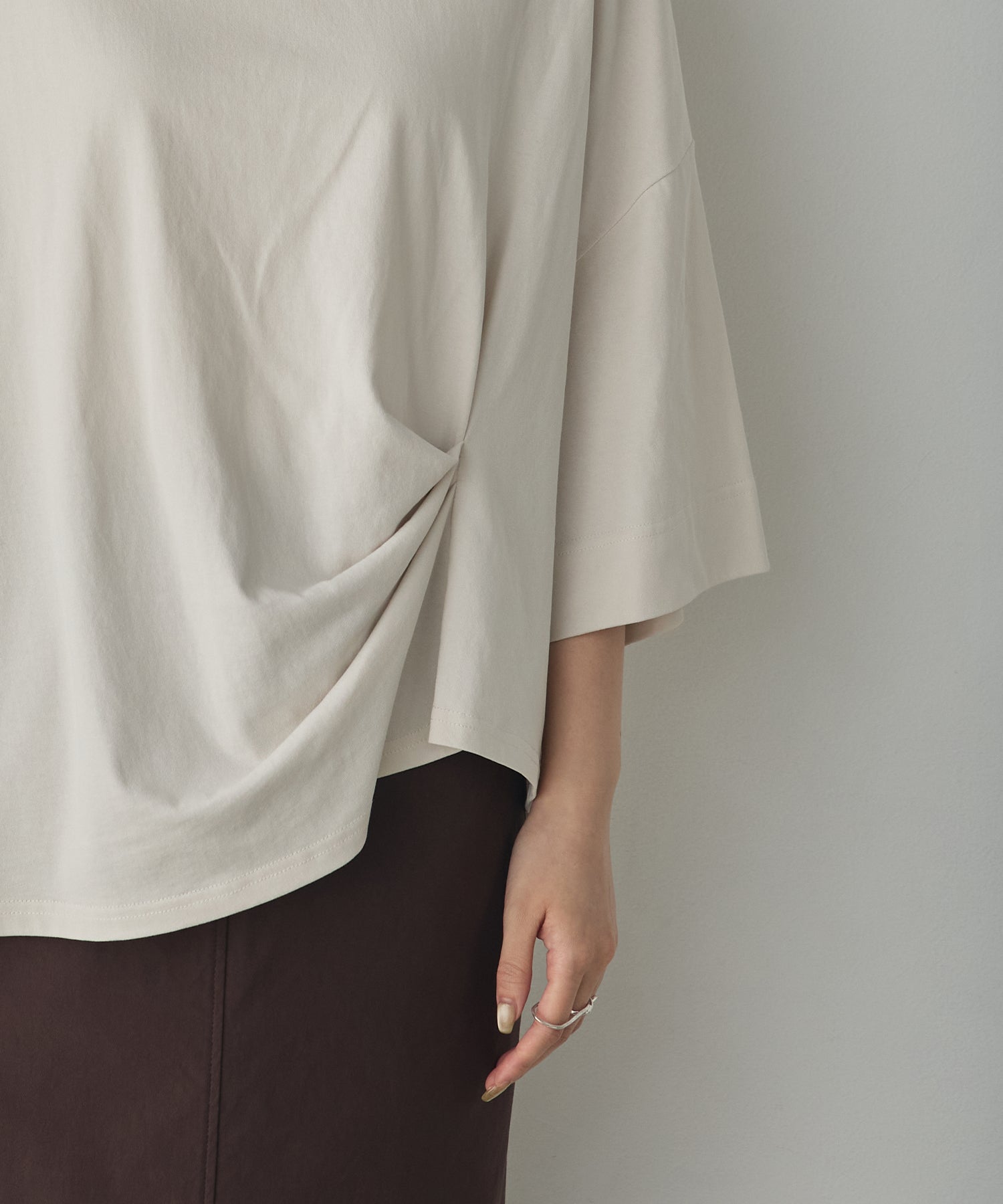 USA COTTON DESIGN-TUCK T-SHIRT