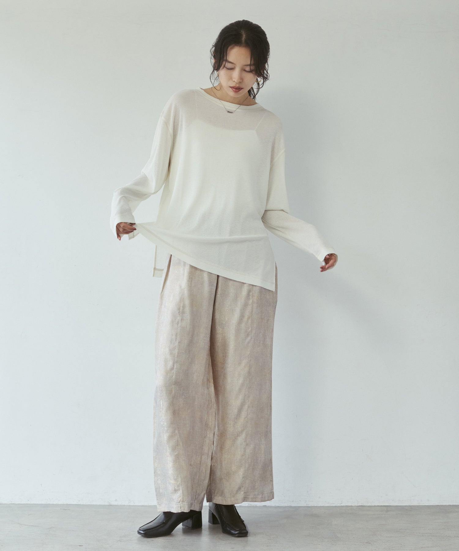 SHEER WAFFLE TOP WITH SUBTLE COLOUR-BLOCKED STITCHING