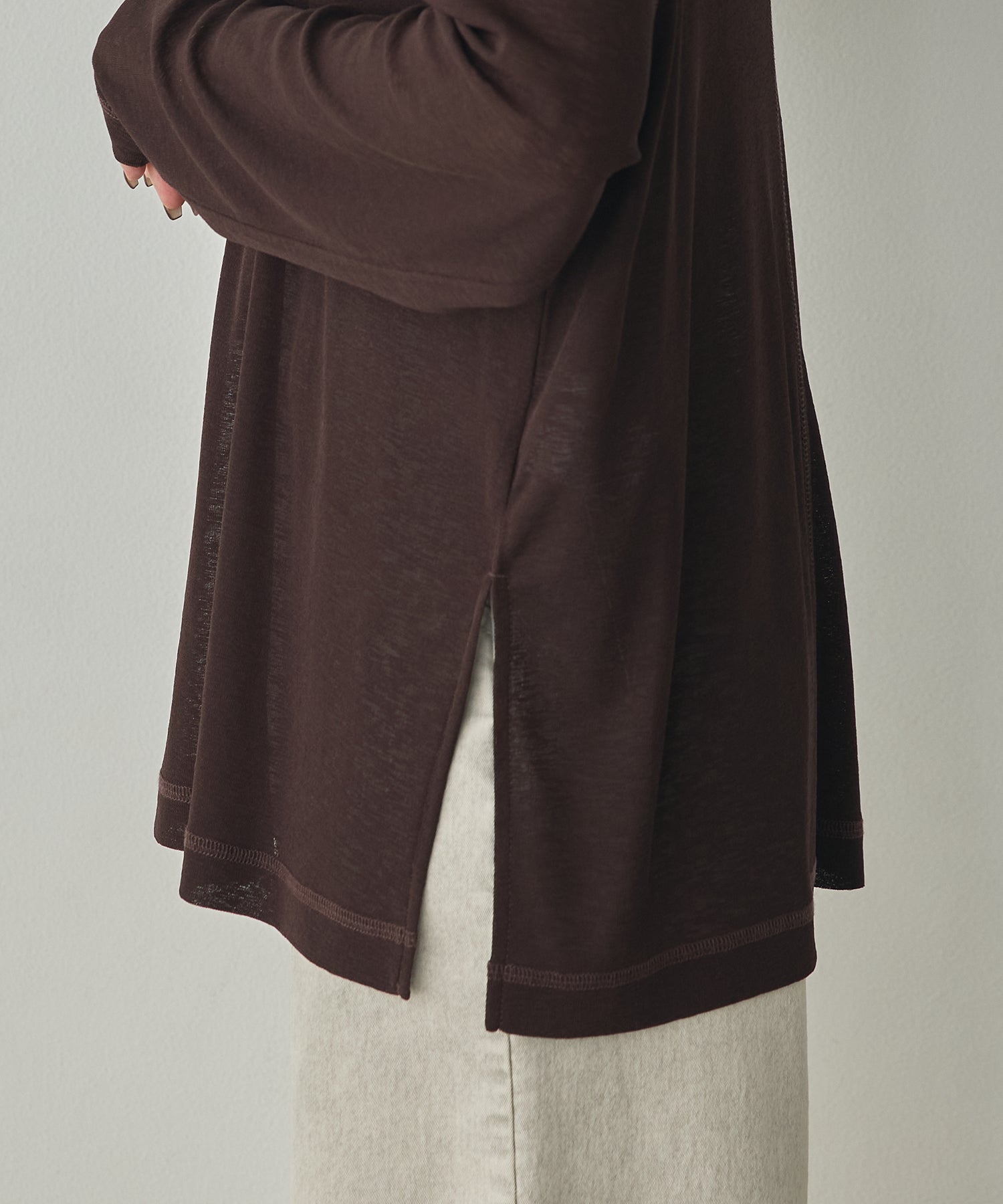 SHEER WAFFLE TOP WITH SUBTLE COLOUR-BLOCKED STITCHING