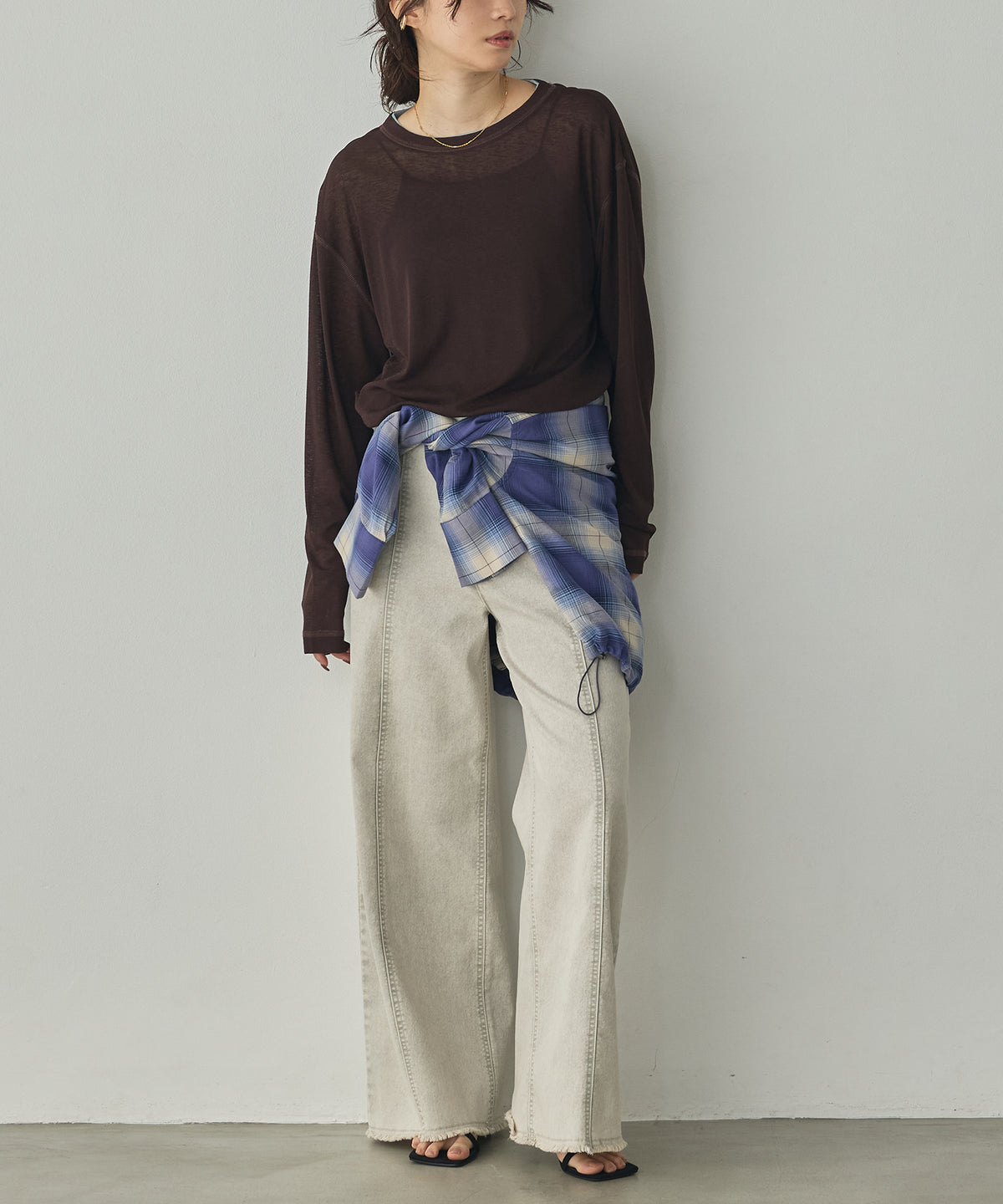 SHEER WAFFLE TOP WITH SUBTLE COLOUR-BLOCKED STITCHING