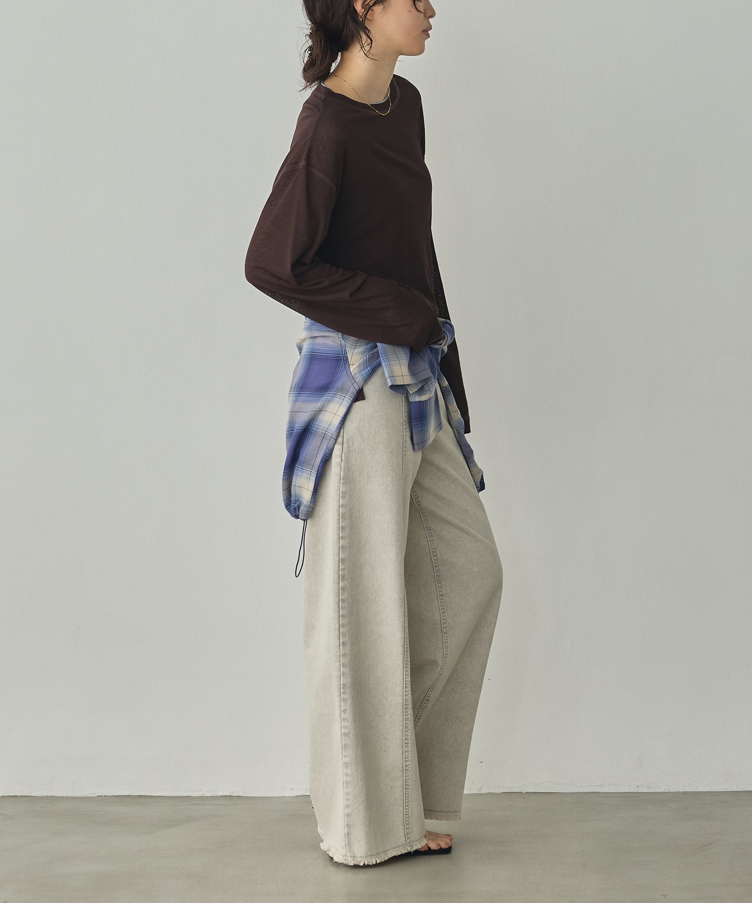 SHEER WAFFLE TOP WITH SUBTLE COLOUR-BLOCKED STITCHING