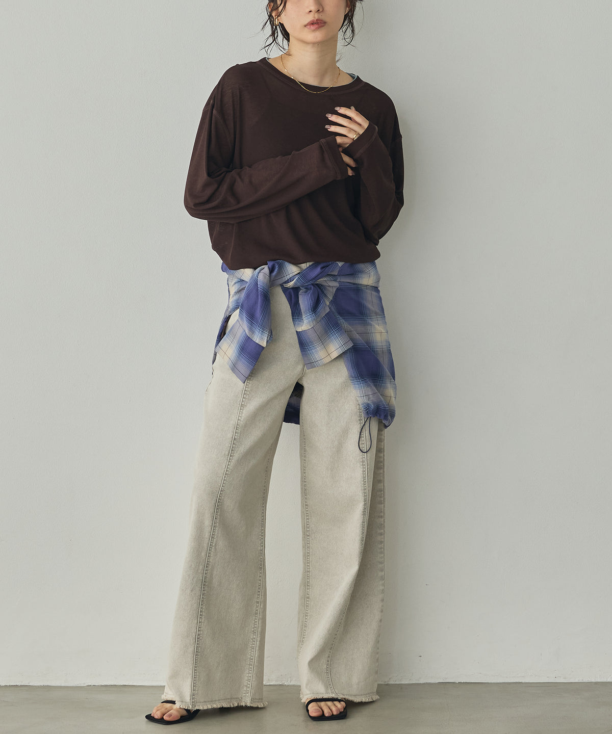 SHEER WAFFLE TOP WITH SUBTLE COLOUR-BLOCKED STITCHING
