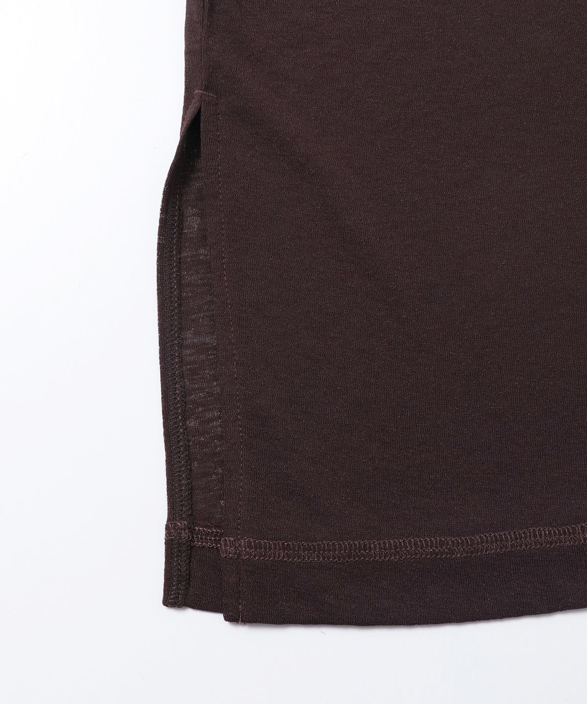 SHEER WAFFLE TOP WITH SUBTLE COLOUR-BLOCKED STITCHING