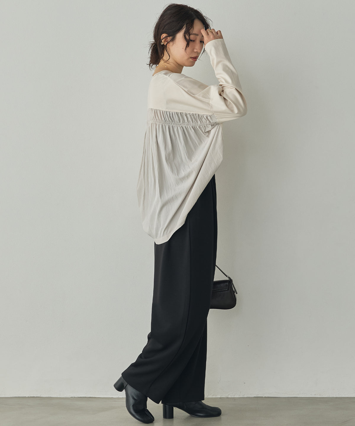 GATHERED-DESIGN DOCKING TOPS