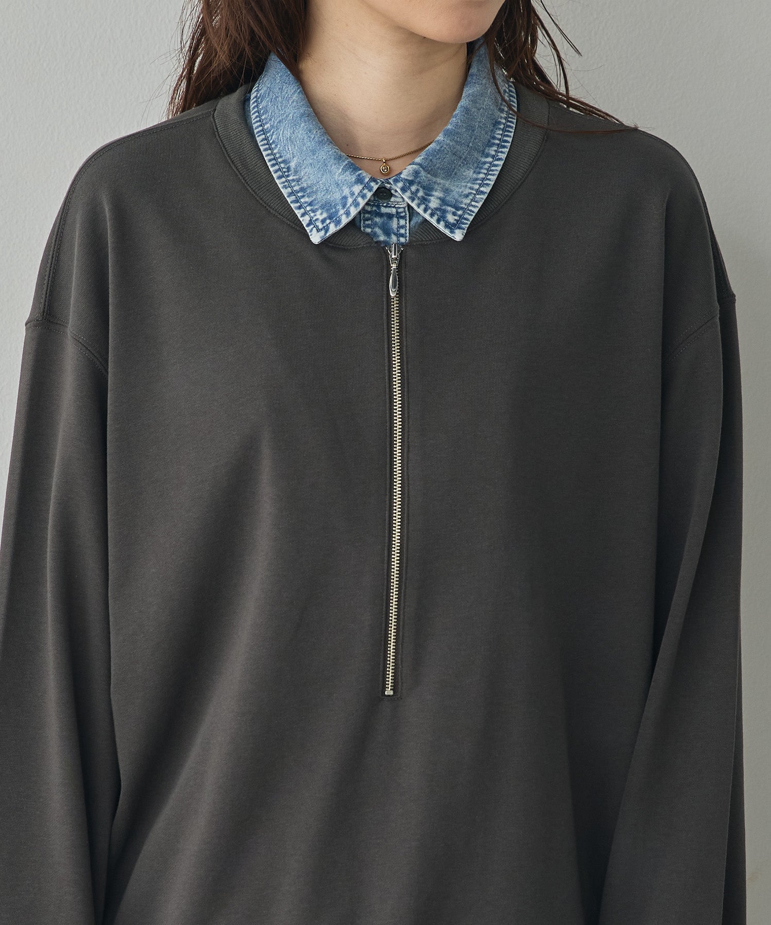 DENIM-COLLAR DOCKING FAKE-LAYERED TOP