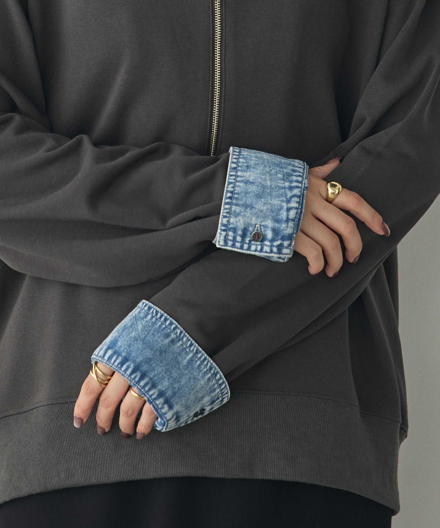 DENIM-COLLAR DOCKING FAKE-LAYERED TOP