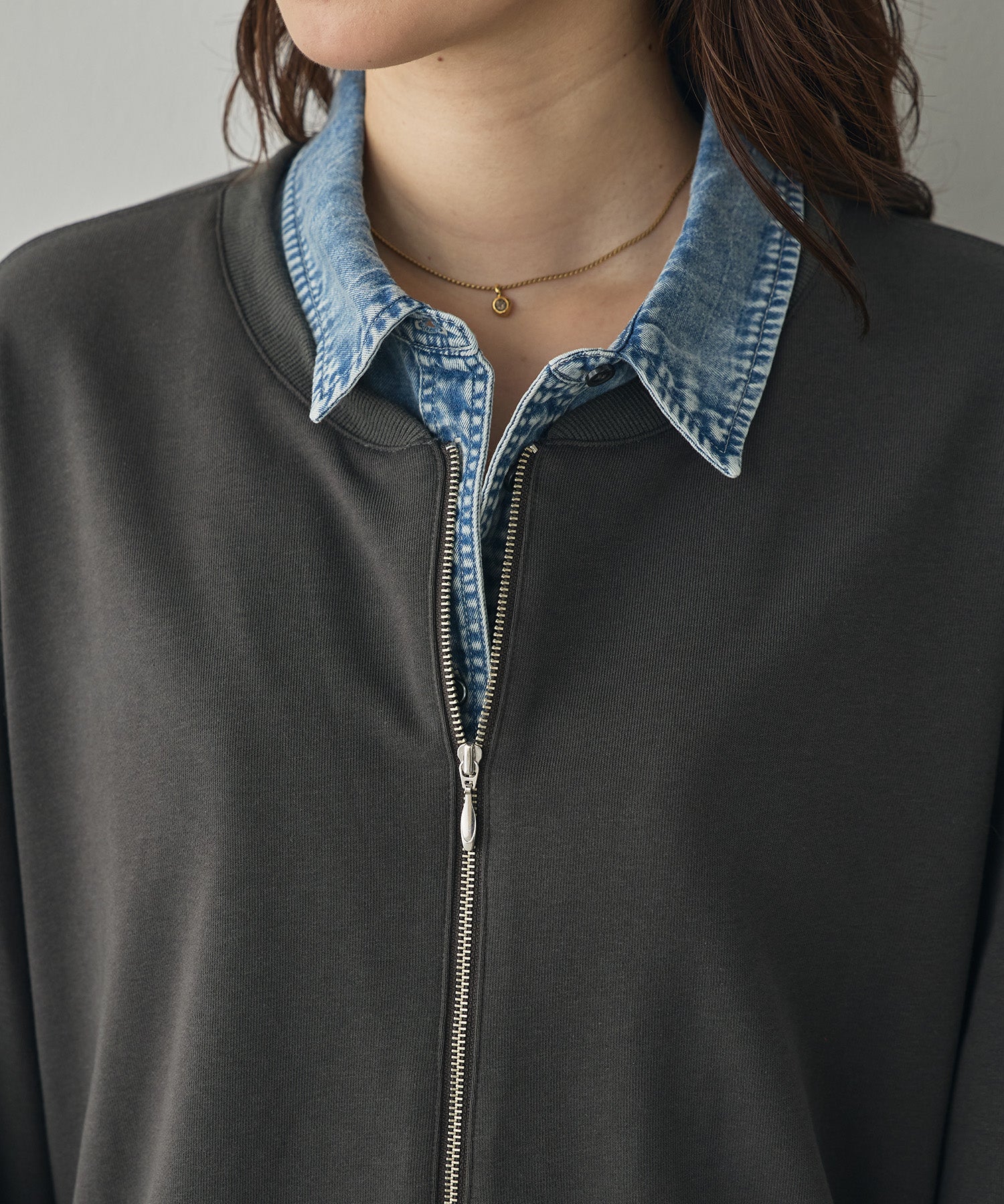 DENIM-COLLAR DOCKING FAKE-LAYERED TOP