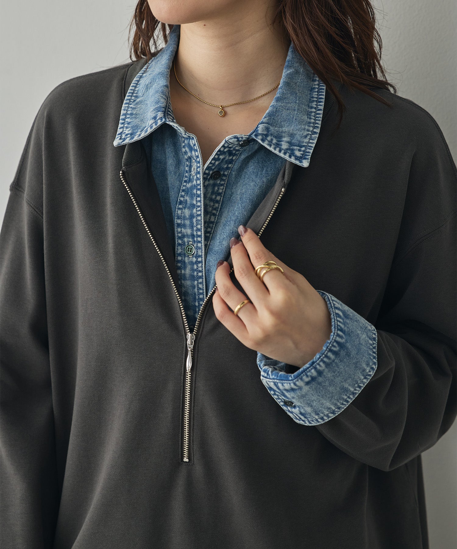 DENIM-COLLAR DOCKING FAKE-LAYERED TOP