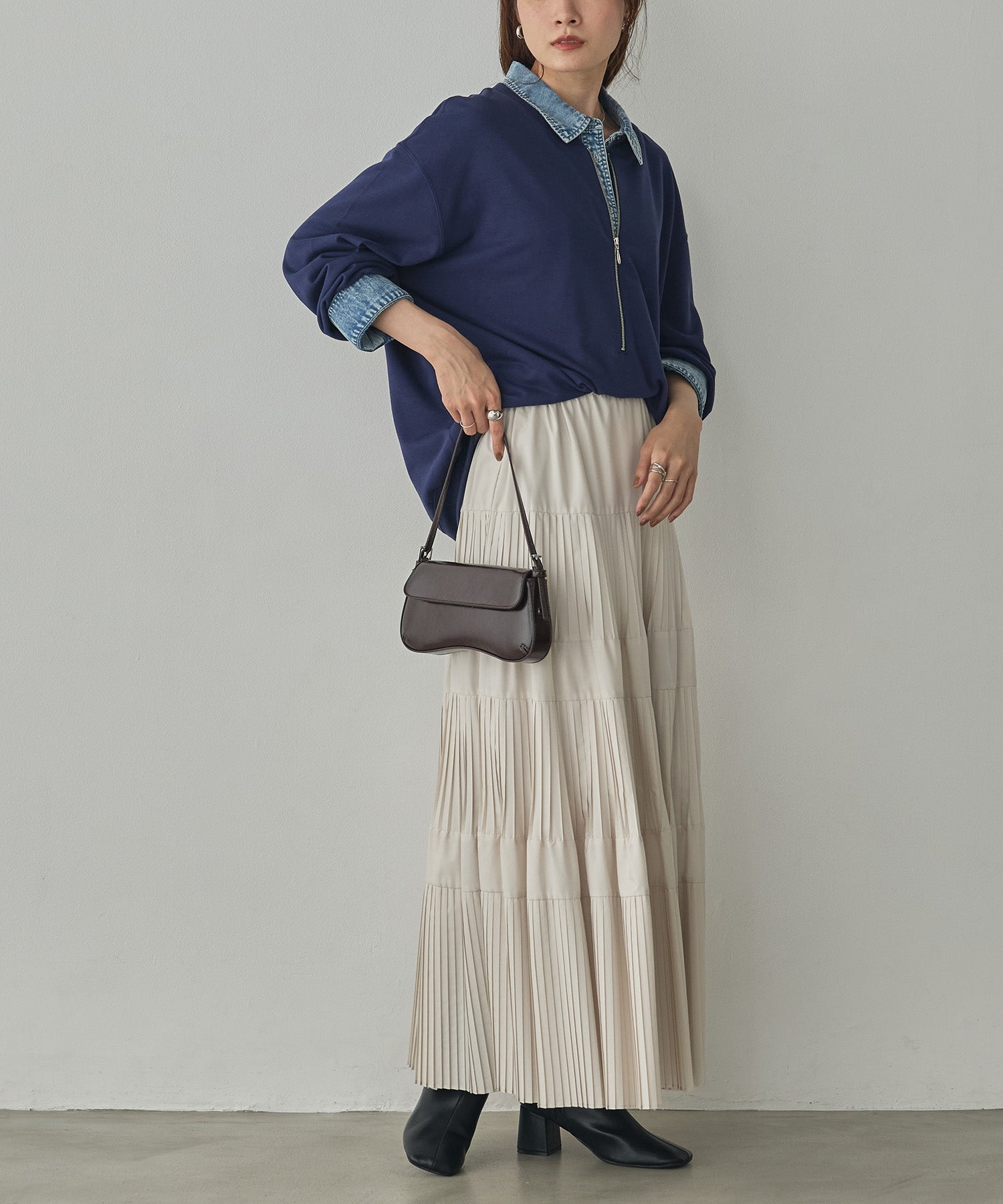 DENIM-COLLAR DOCKING FAKE-LAYERED TOP