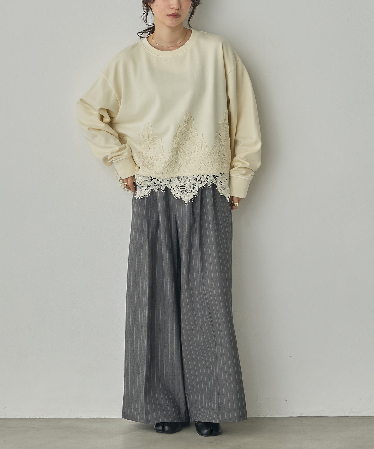 FLEECE-LINED LACE-DOCKED TOPS