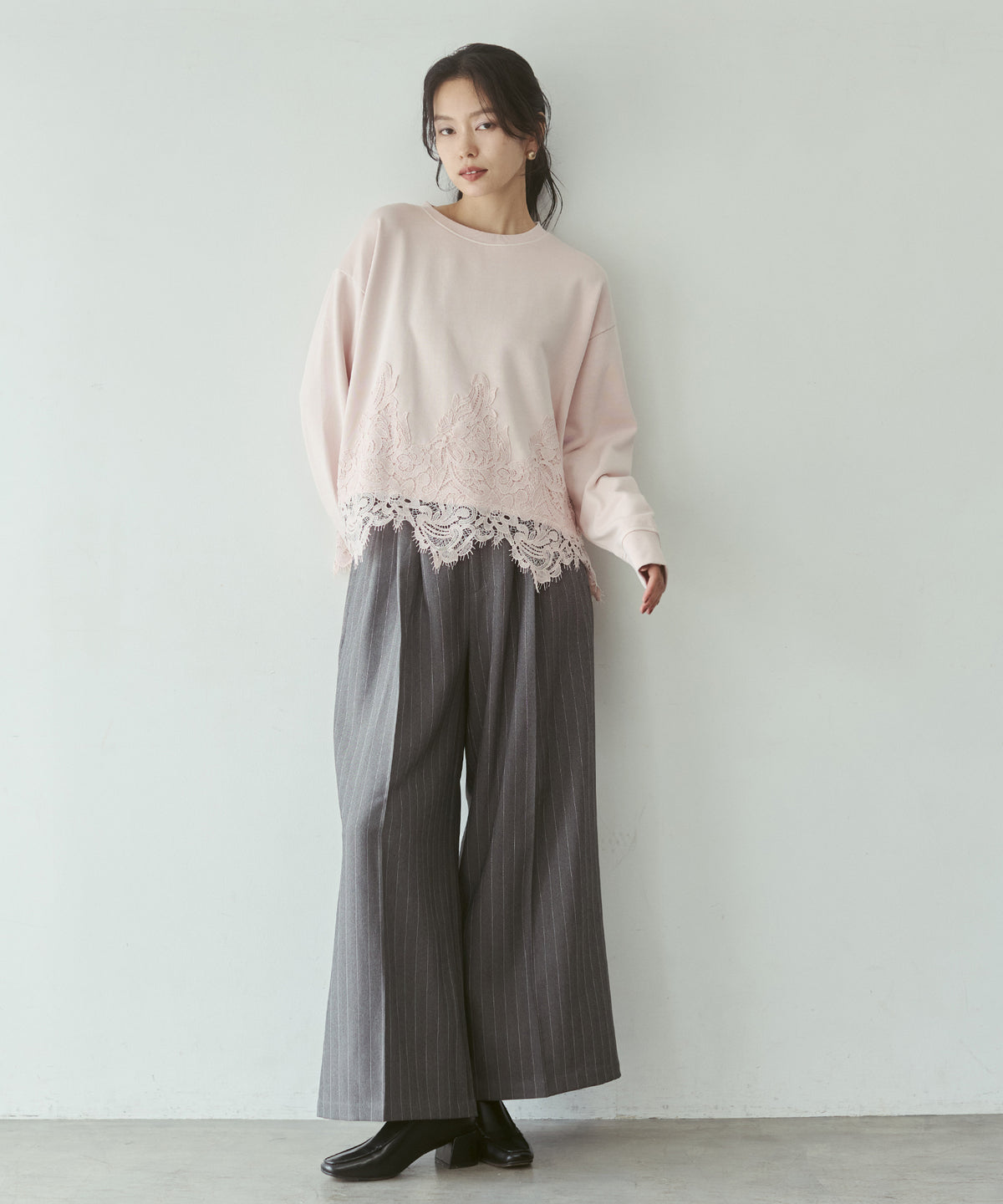FLEECE-LINED LACE-DOCKED TOPS