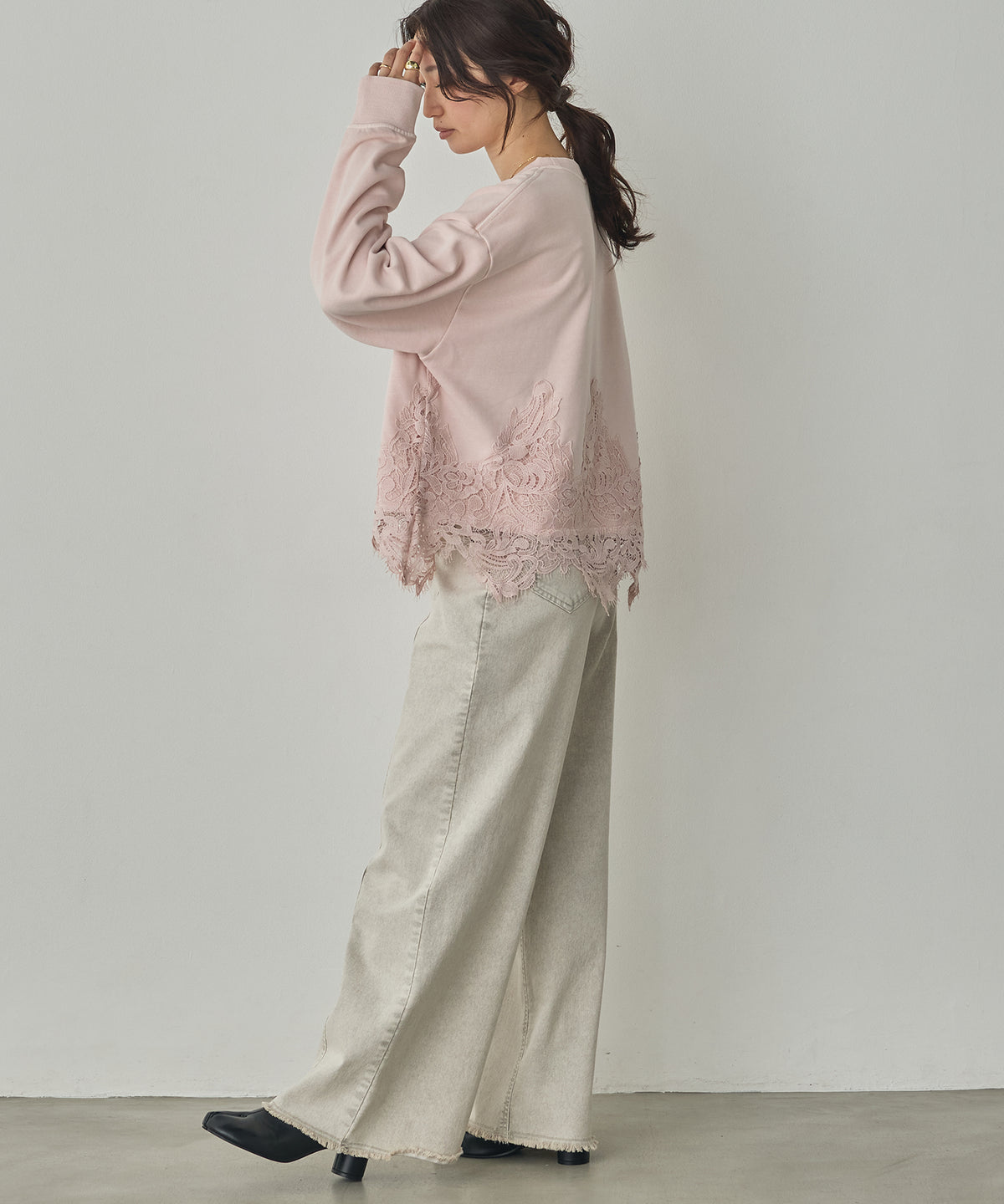 FLEECE-LINED LACE-DOCKED TOPS