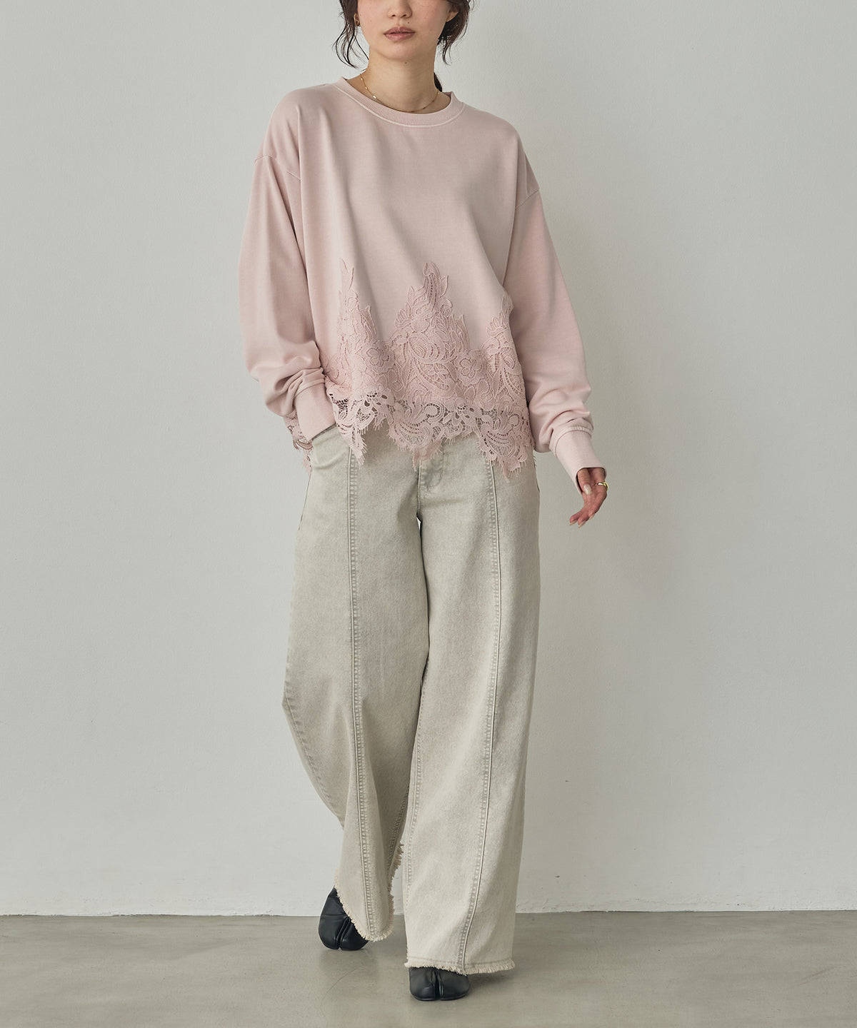 FLEECE-LINED LACE-DOCKED TOPS