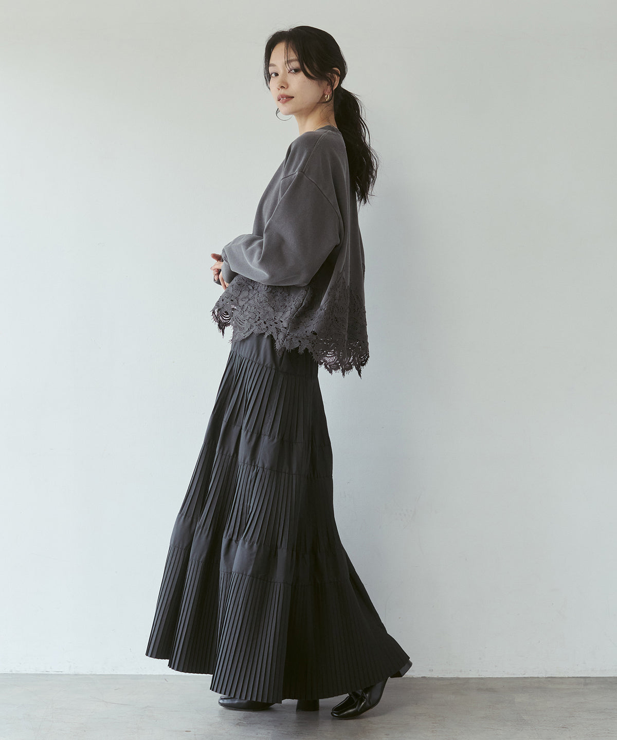 FLEECE-LINED LACE-DOCKED TOPS