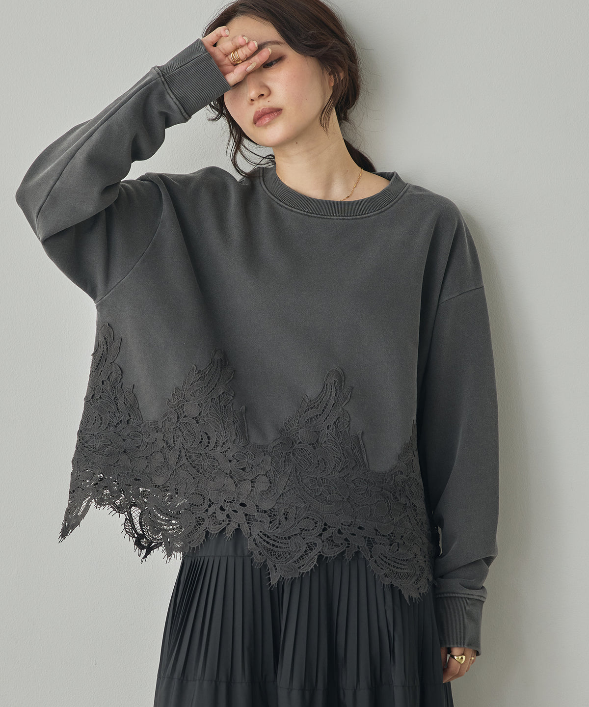 FLEECE-LINED LACE-DOCKED TOPS