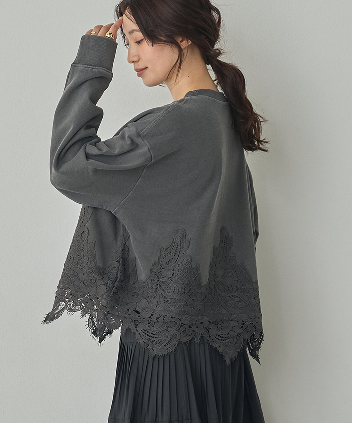 FLEECE-LINED LACE-DOCKED TOPS