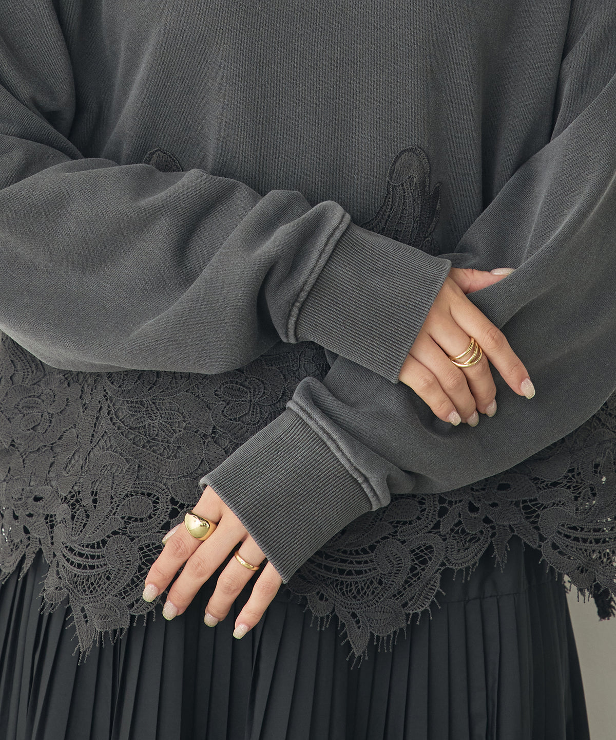 FLEECE-LINED LACE-DOCKED TOPS