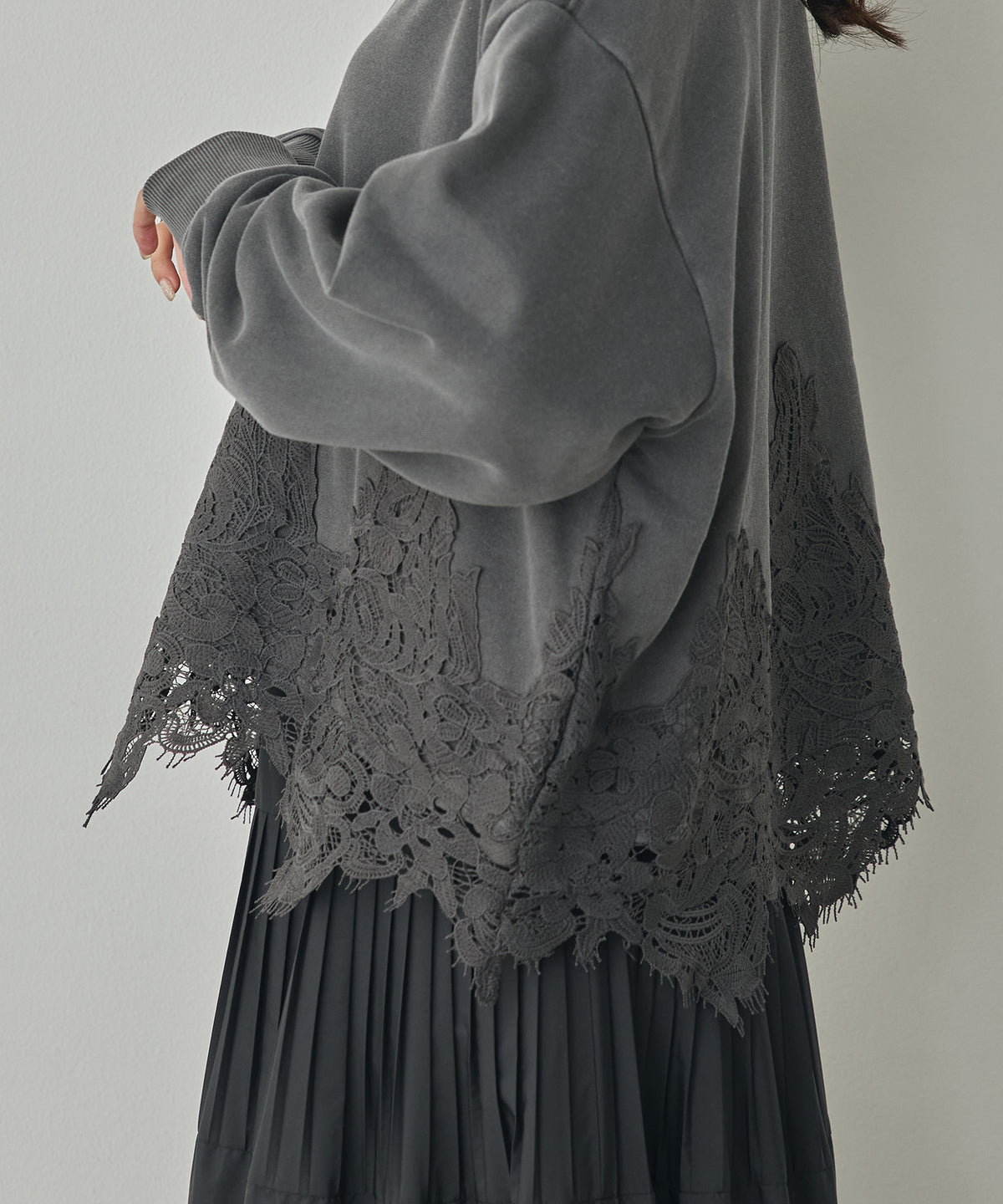 FLEECE-LINED LACE-DOCKED TOPS