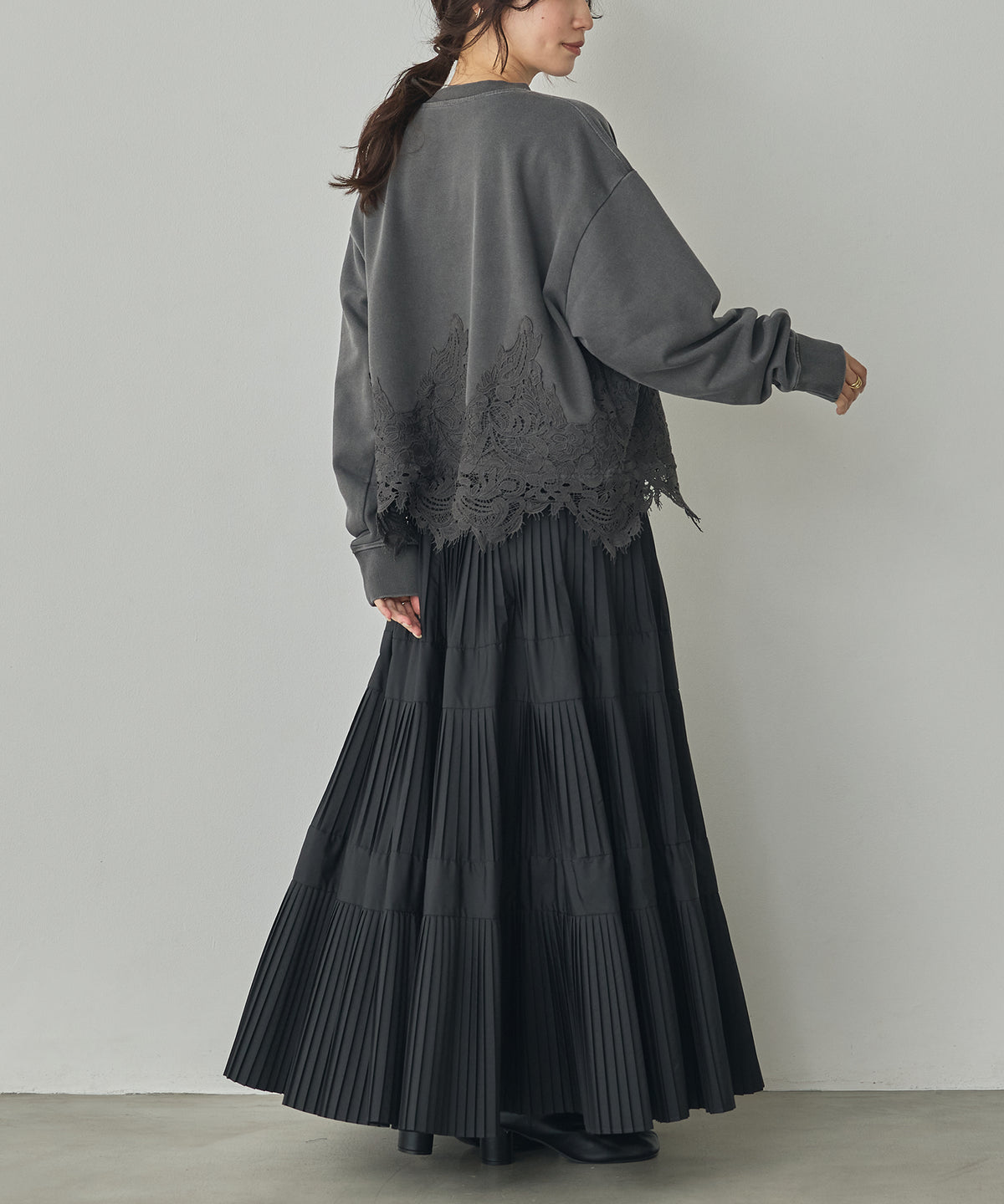 FLEECE-LINED LACE-DOCKED TOPS