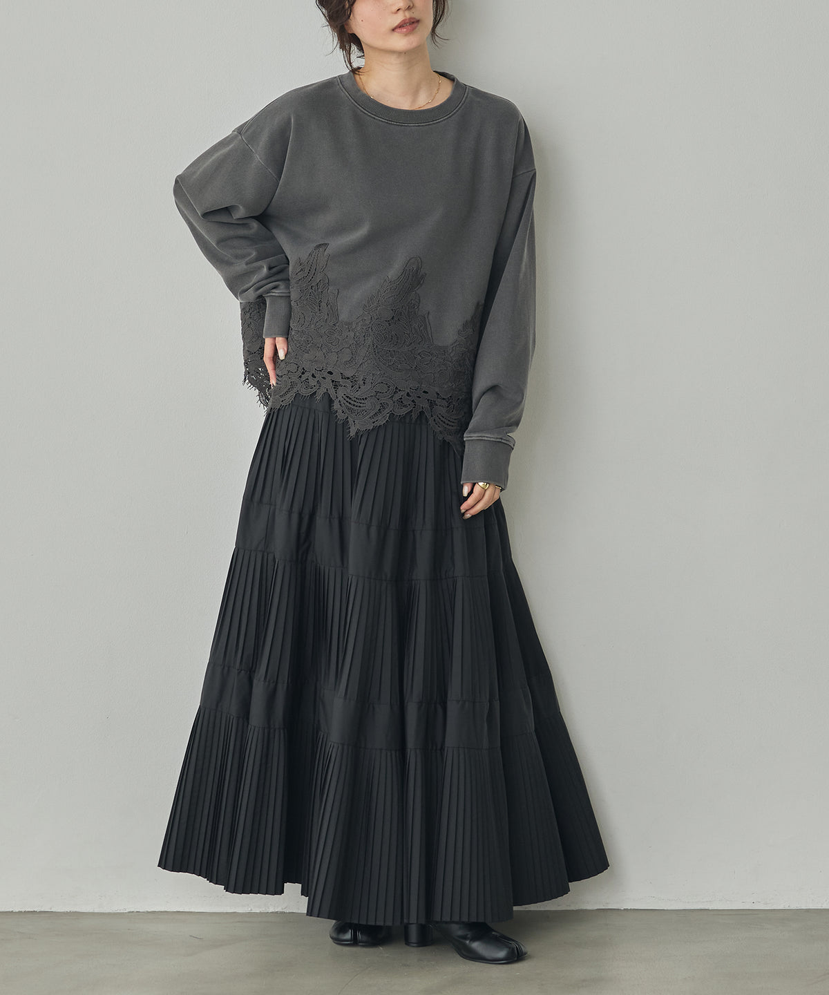 FLEECE-LINED LACE-DOCKED TOPS
