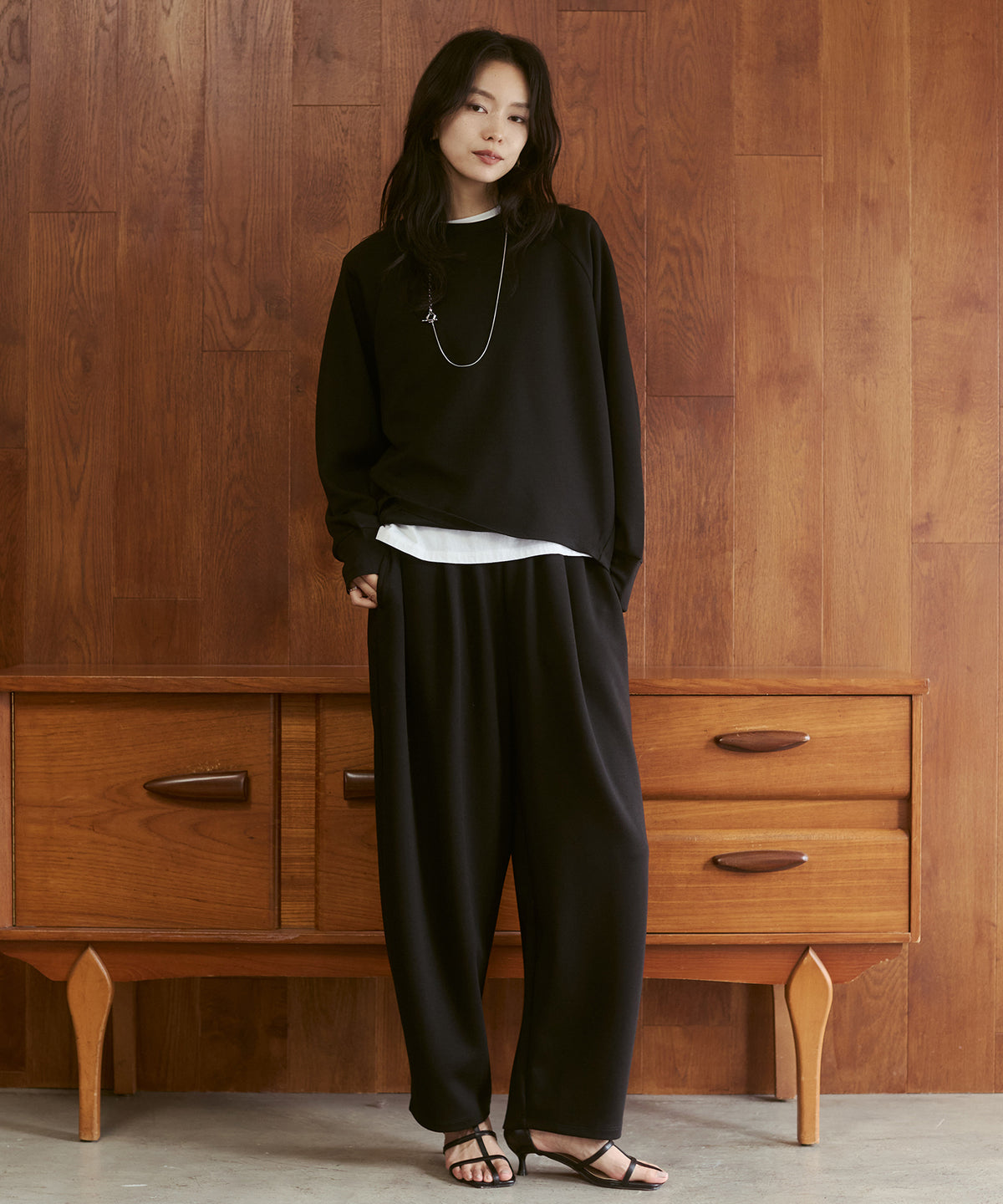 THICK CARDBOARD DOLMAN-SLEEVE TOPS
