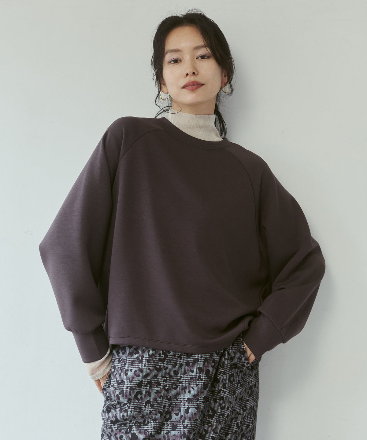 THICK CARDBOARD DOLMAN-SLEEVE TOPS