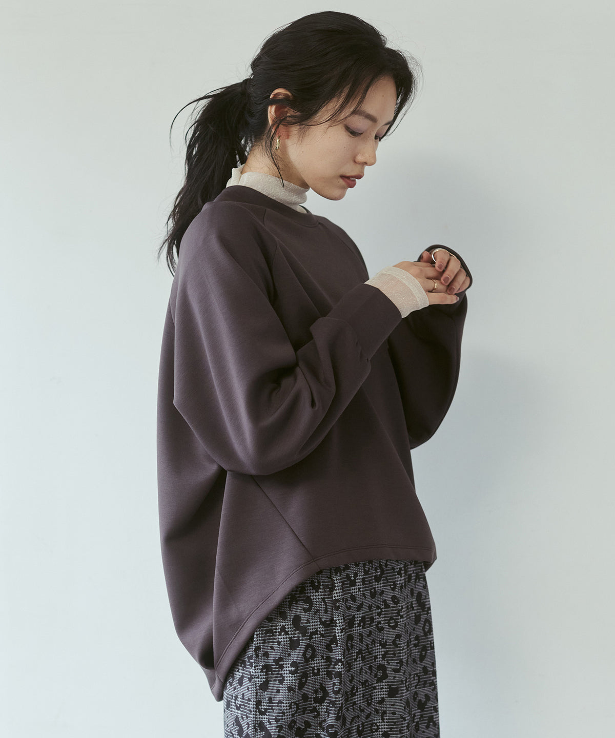 THICK CARDBOARD DOLMAN-SLEEVE TOPS