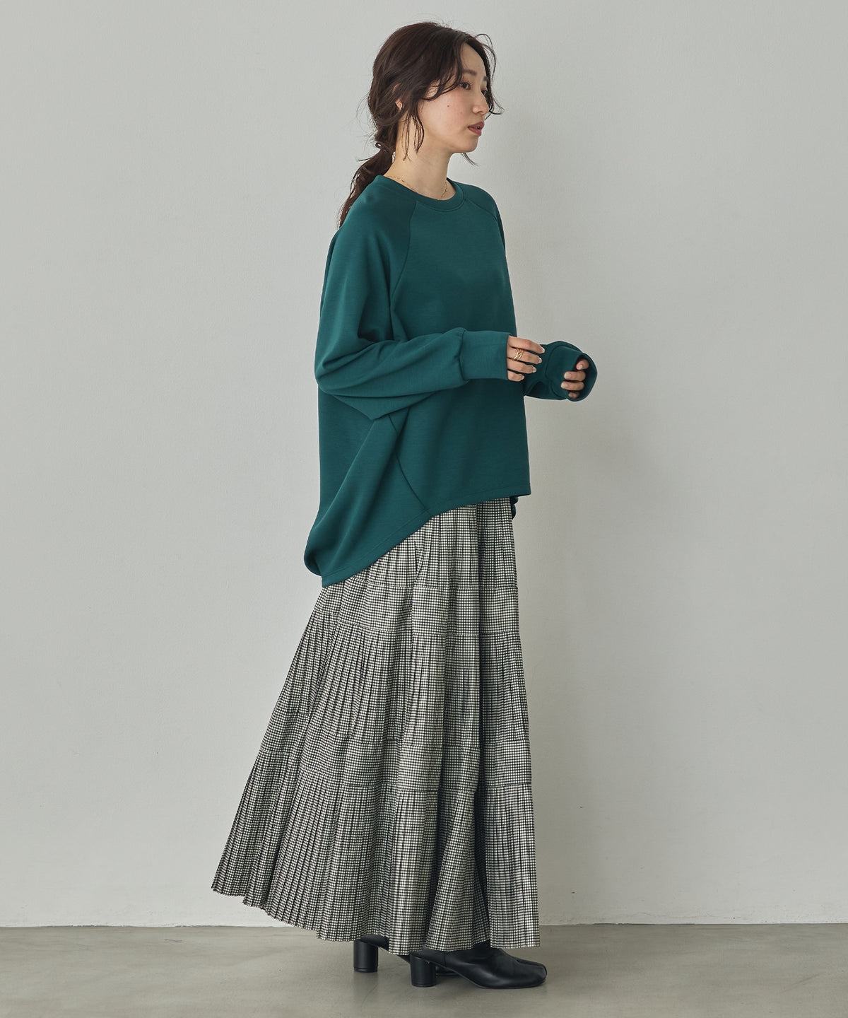 THICK CARDBOARD DOLMAN-SLEEVE TOPS