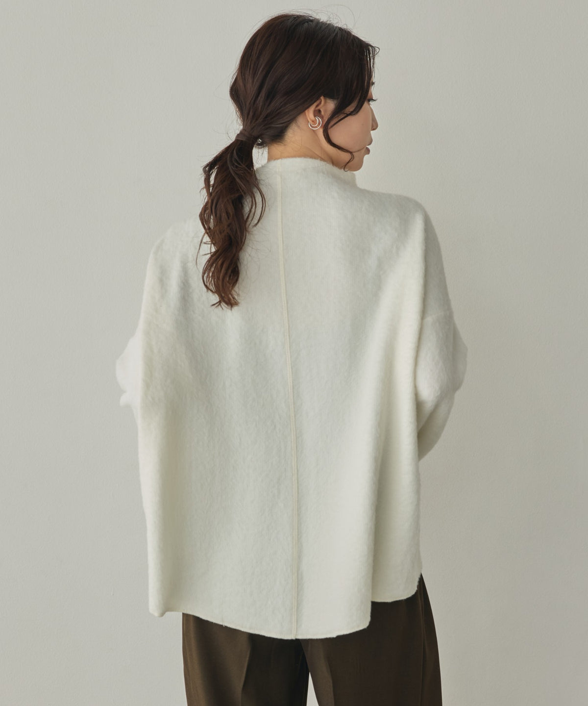 HIGH-NECK SHAGGY CRUISE TOP