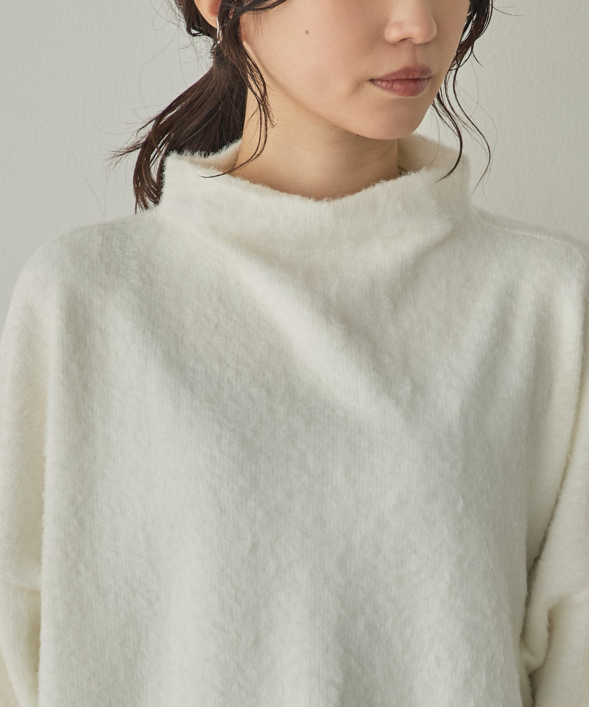 HIGH-NECK SHAGGY CRUISE TOP