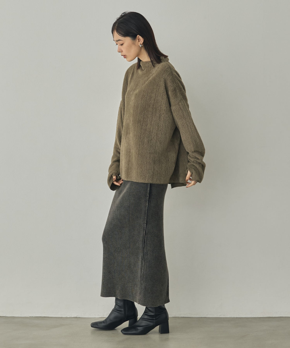 HIGH-NECK SHAGGY CRUISE TOP