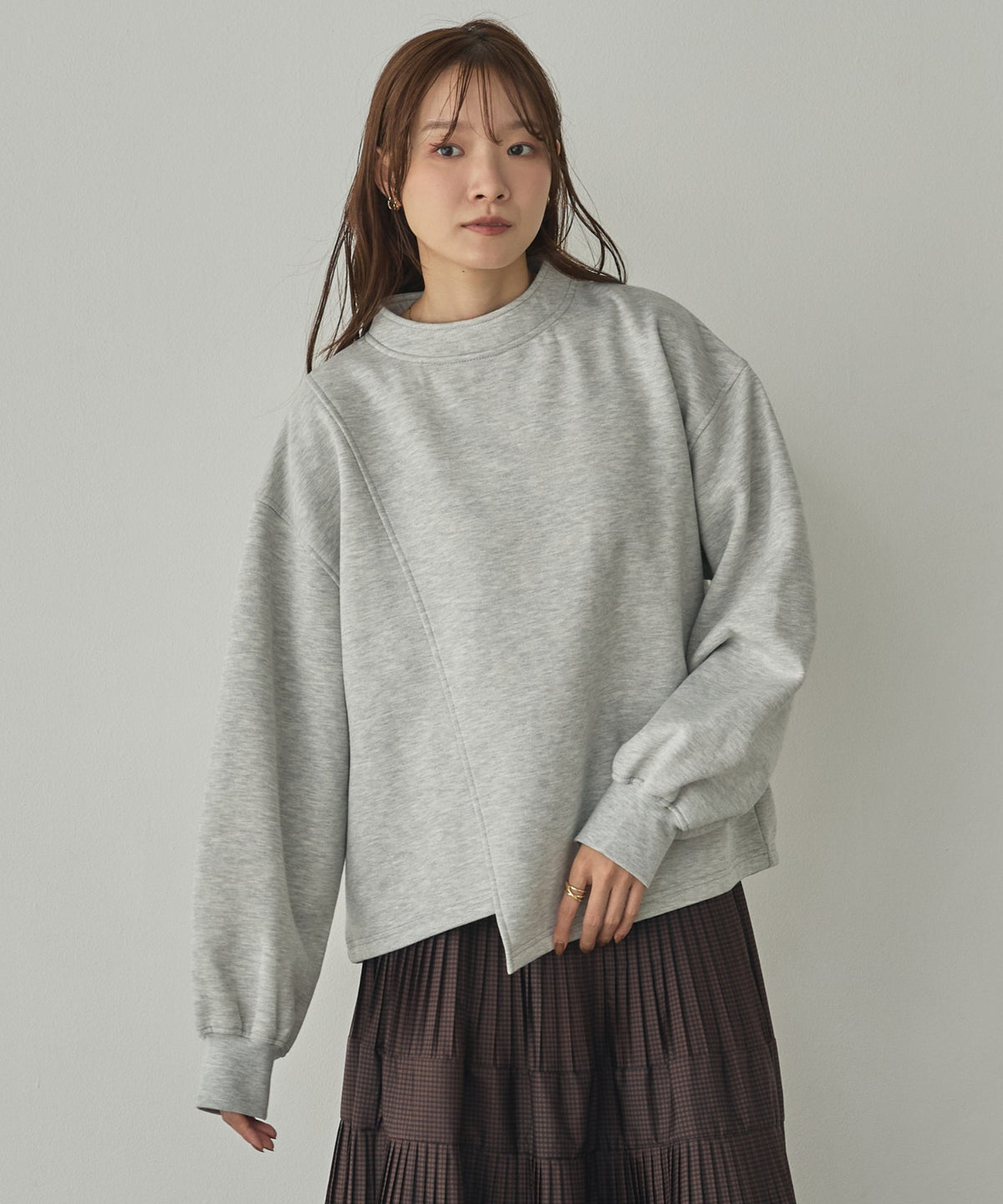ASYMMETRICAL-DESIGN FLEECE-LINED SWEAT