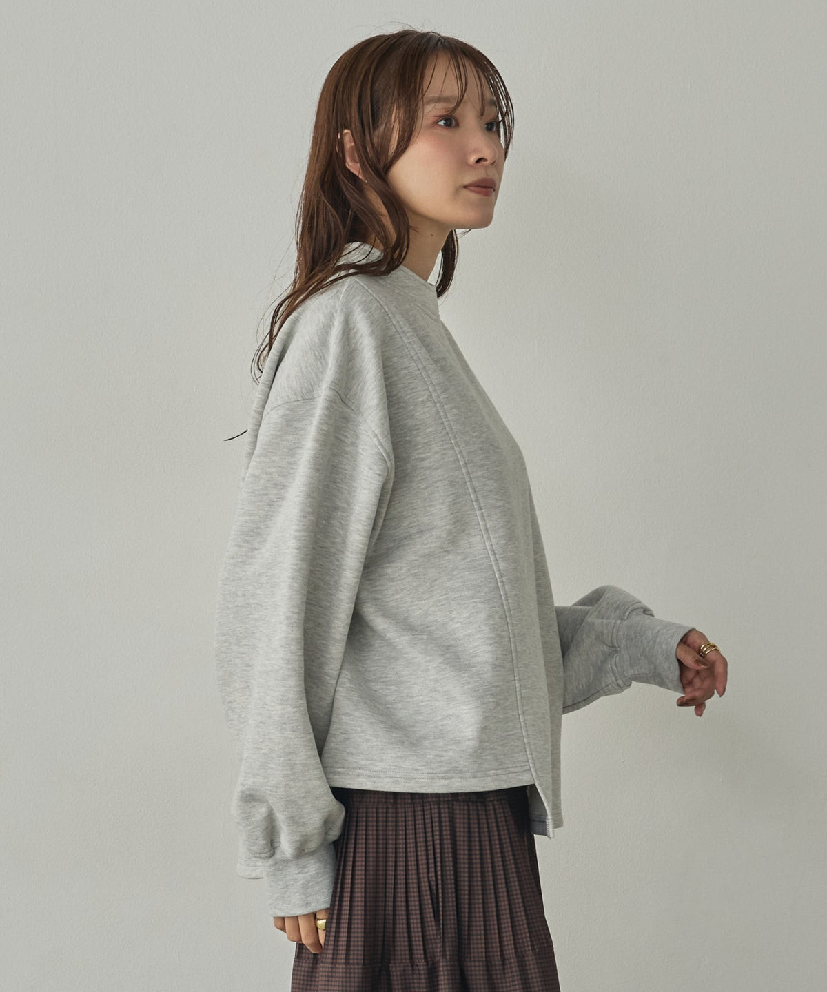 ASYMMETRICAL-DESIGN FLEECE-LINED SWEAT