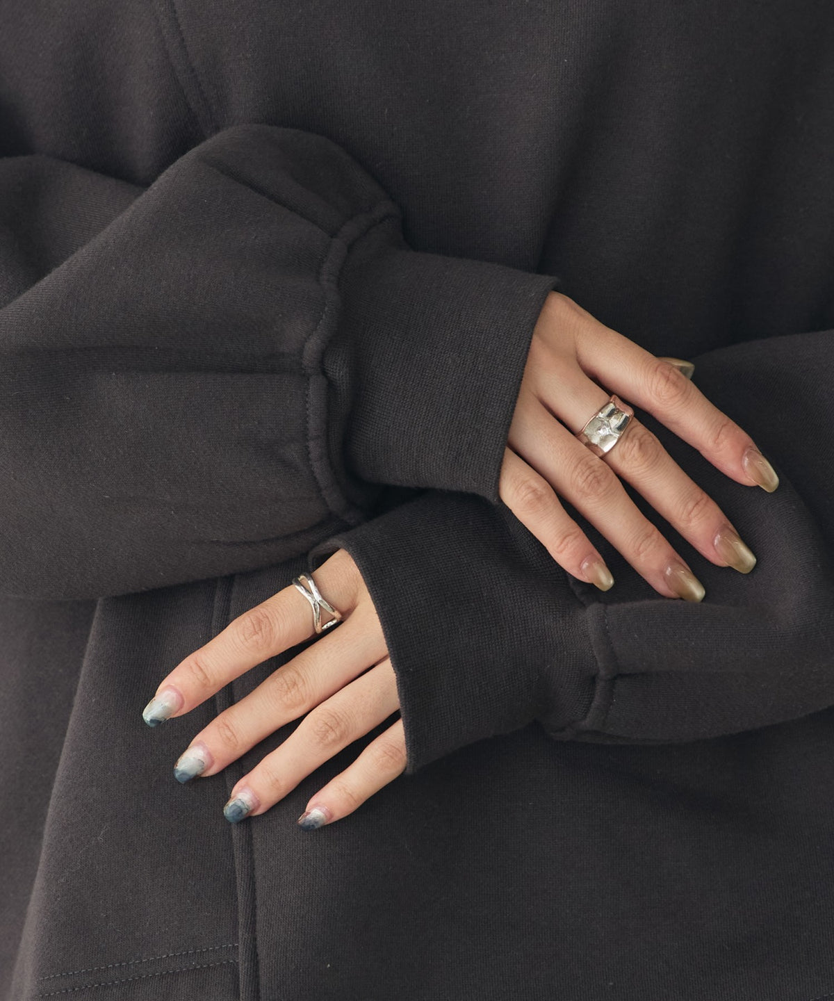 ASYMMETRICAL-DESIGN FLEECE-LINED SWEAT