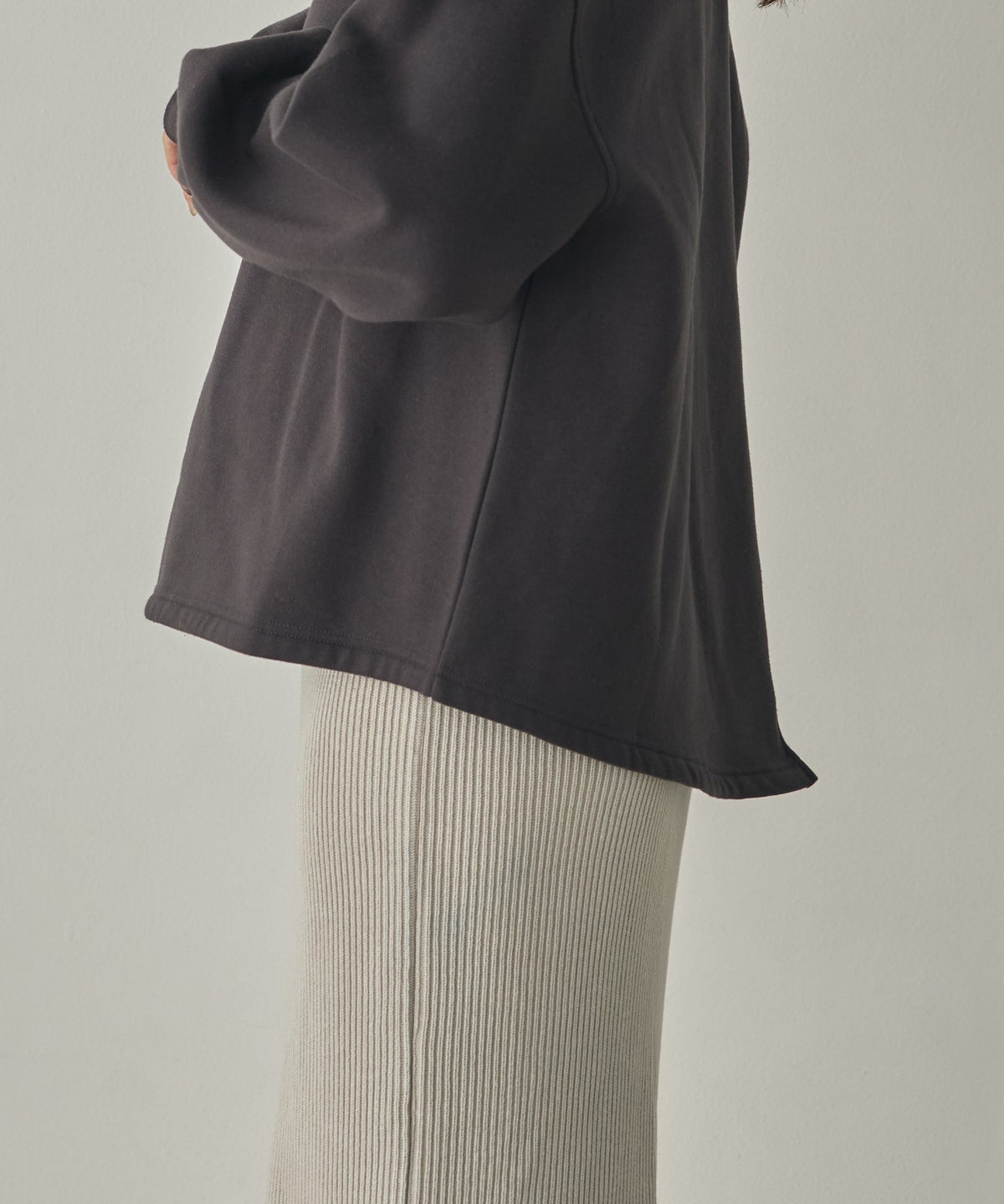 ASYMMETRICAL-DESIGN FLEECE-LINED SWEAT