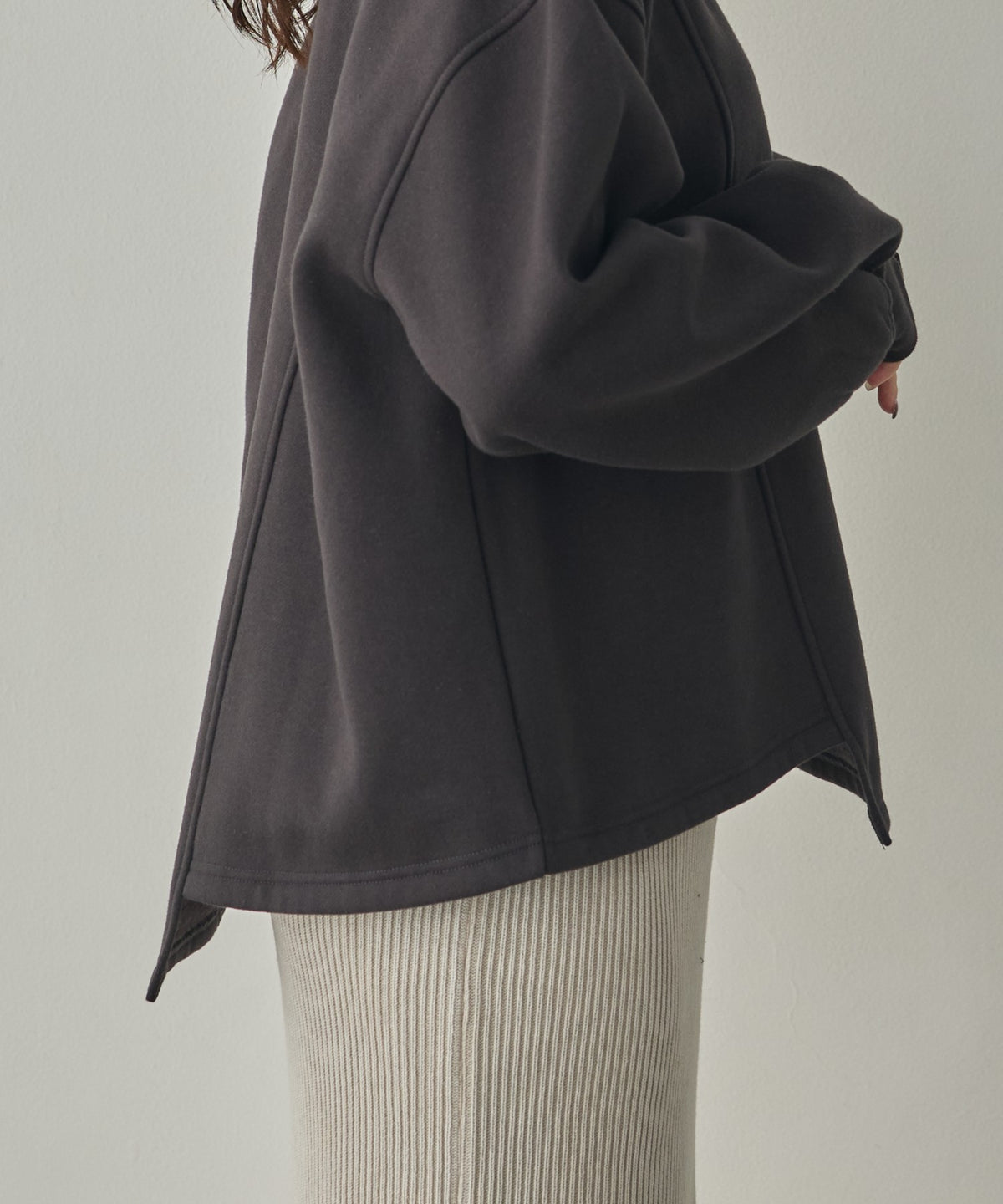 ASYMMETRICAL-DESIGN FLEECE-LINED SWEAT