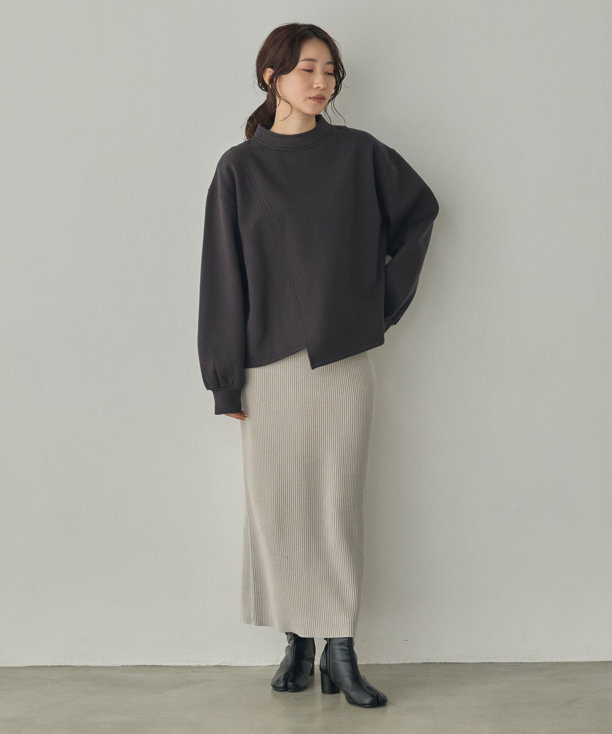 ASYMMETRICAL-DESIGN FLEECE-LINED SWEAT