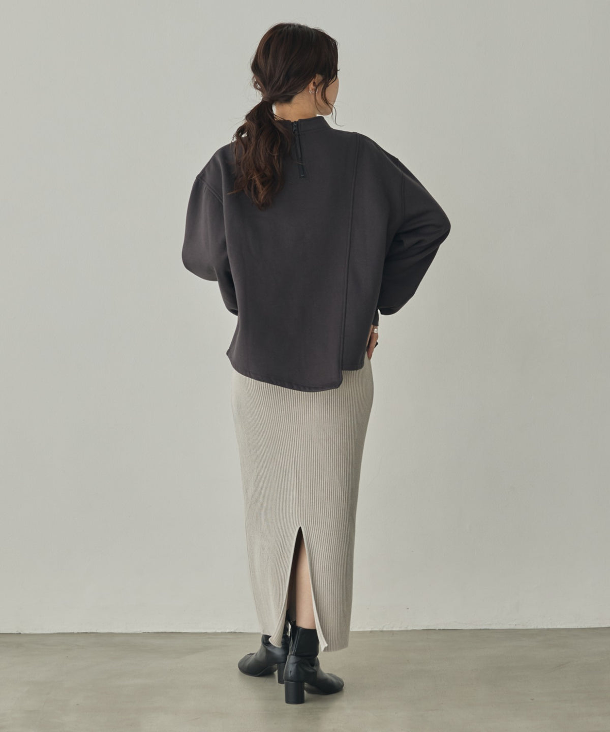 ASYMMETRICAL-DESIGN FLEECE-LINED SWEAT