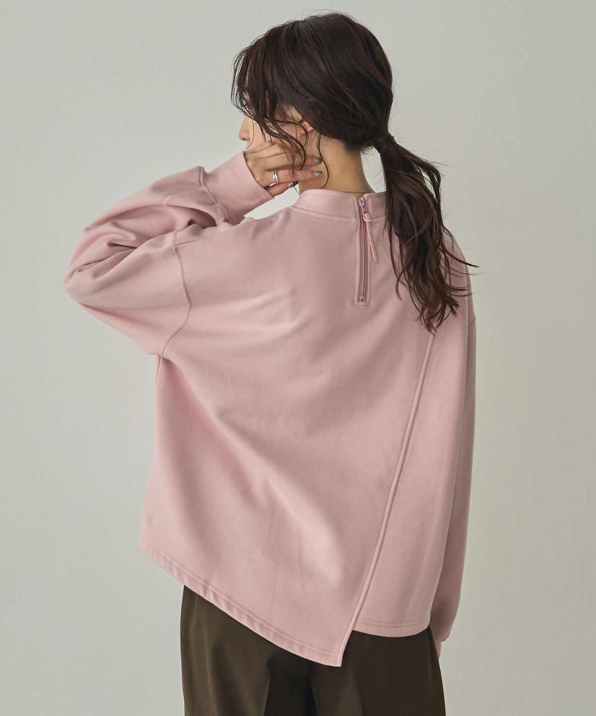 ASYMMETRICAL-DESIGN FLEECE-LINED SWEAT