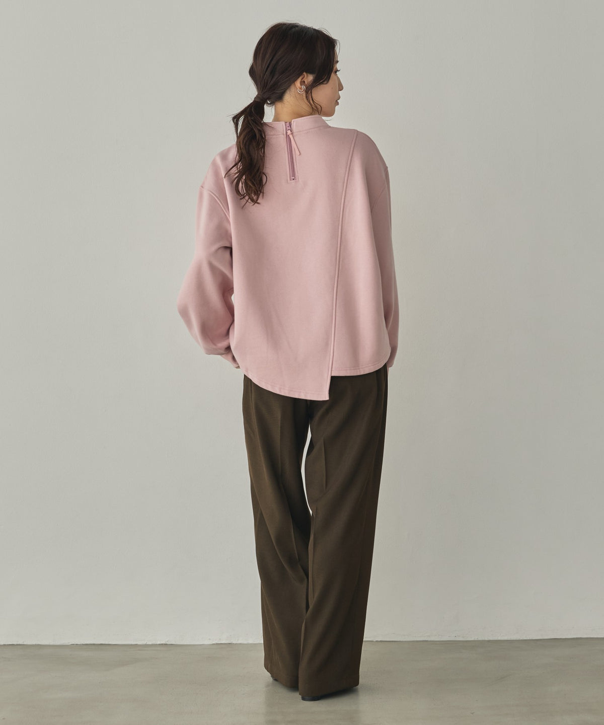 ASYMMETRICAL-DESIGN FLEECE-LINED SWEAT
