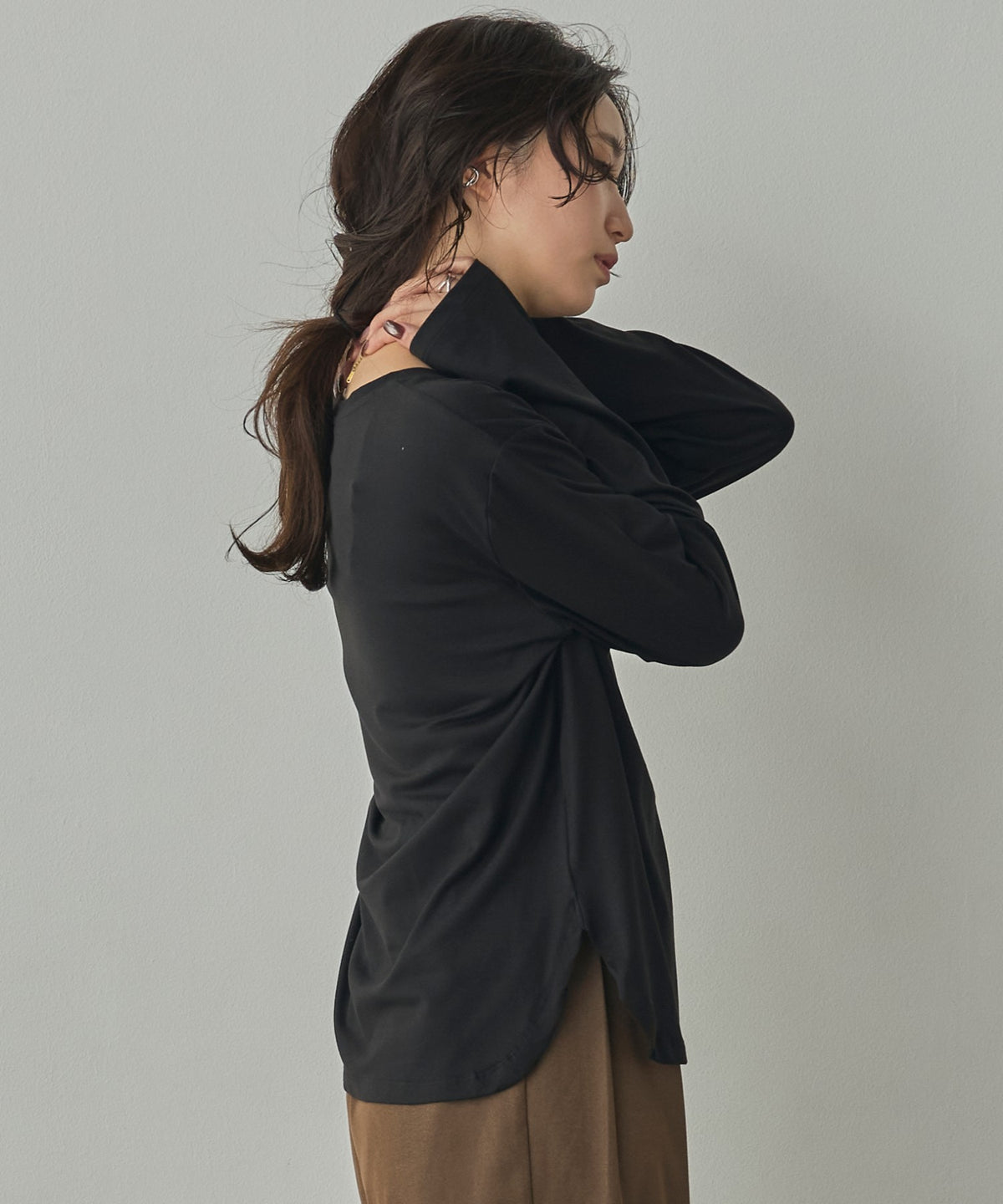 SOFT AND STRETCHY T-SHIRT: BASIC TOPS