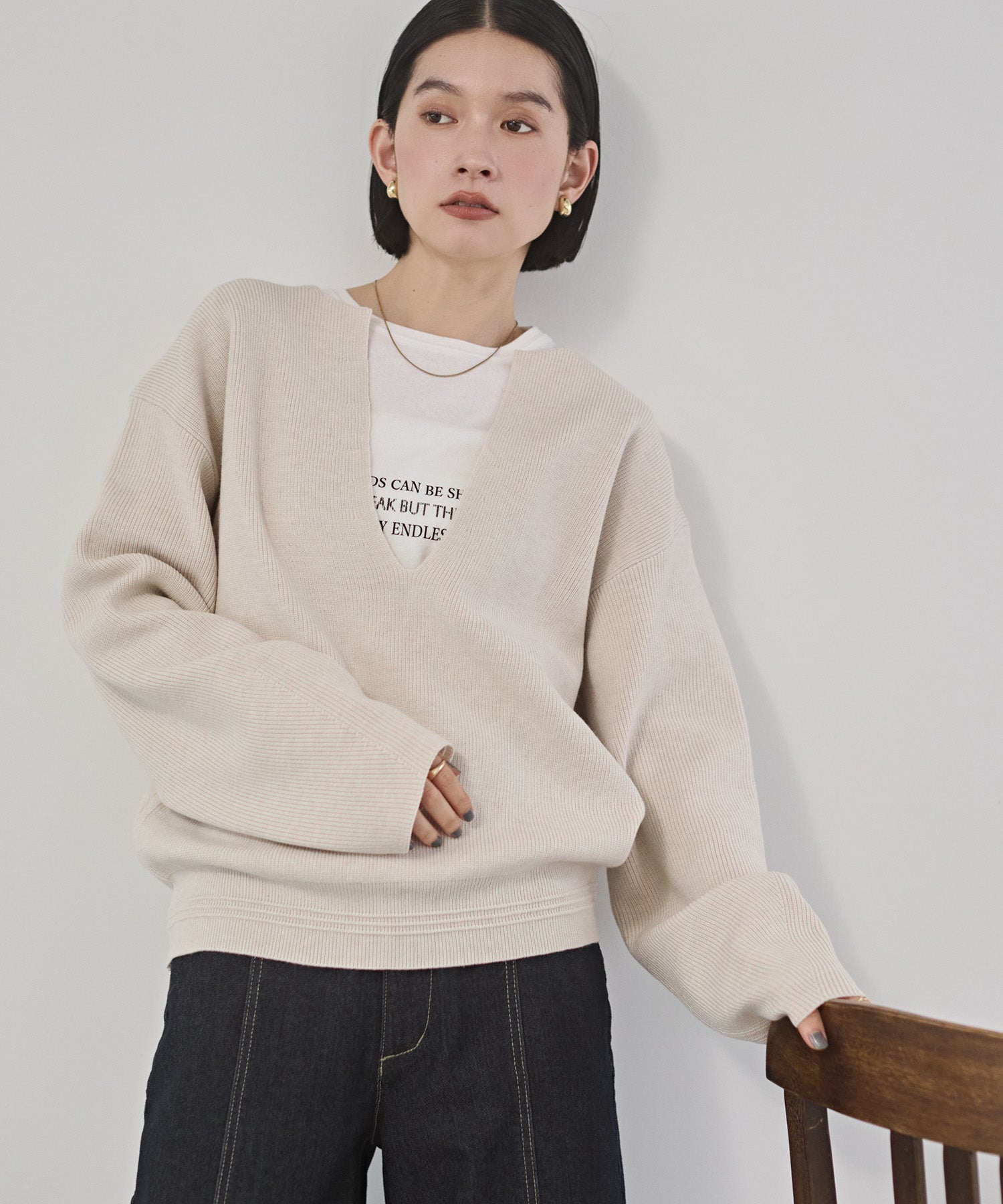 ヤコブ・メイエル・ド・ハーン、静物：束ねたニンニクと錫のポット 静電気防止】やわもちヤーン 深Vデザインニット